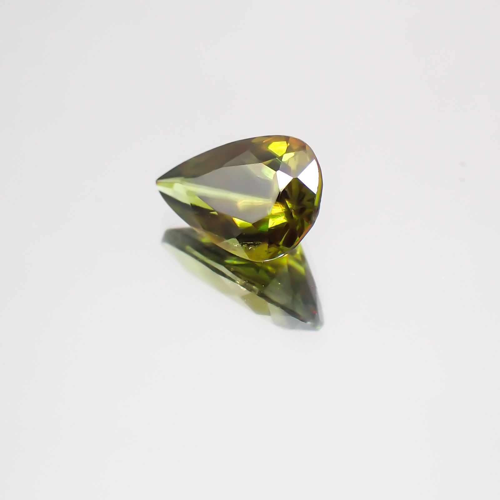 スフェーン(宝石名スフェーン) パキスタン産 1.28ct 識別済[21059445]9.1×5.9mm前後