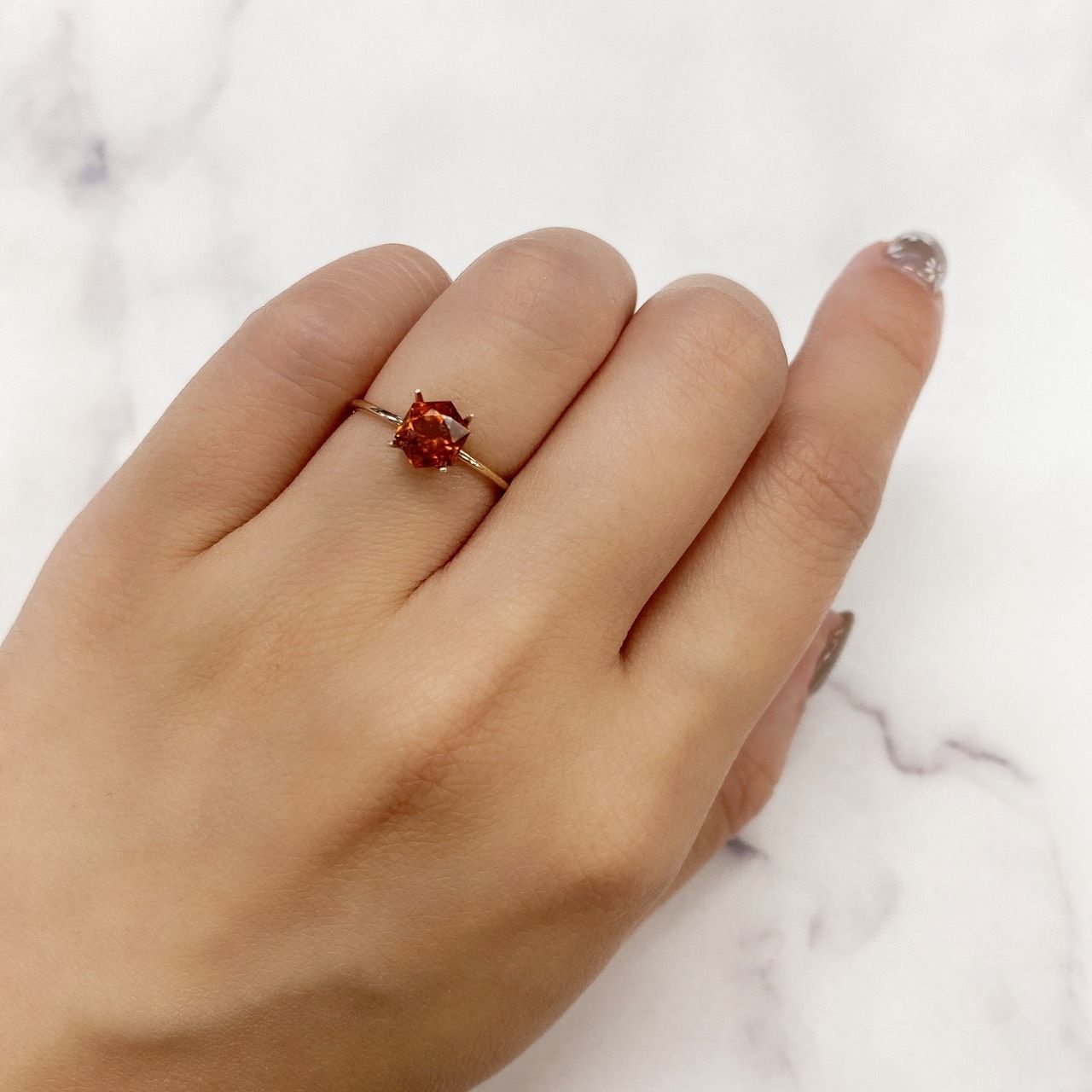 ◇ヘキサゴンカット◇ヘソナイトガーネット(宝石名ガーネット) スリランカ産 1.15ct 識別済[210912687]5.9×5.8mm前後