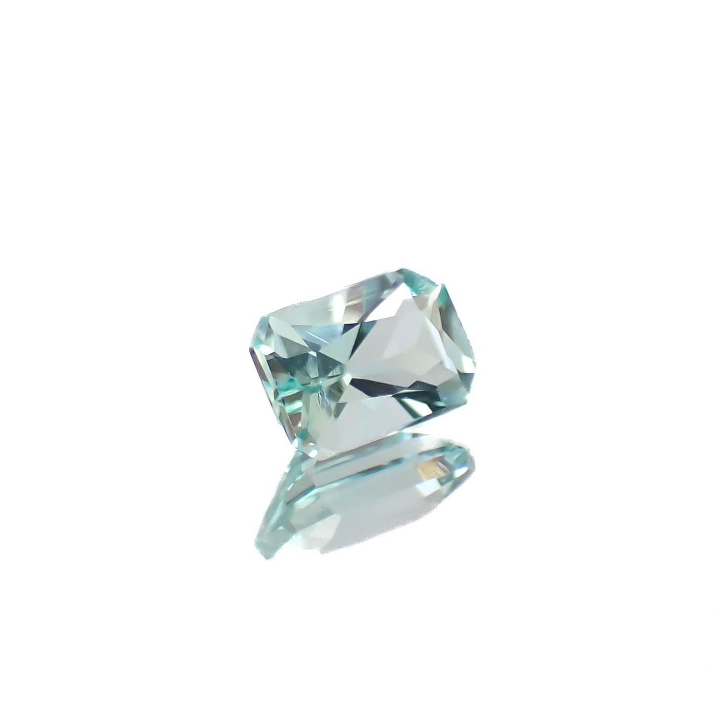 ミントベリル ナイジェリア産 0.31ct [250430198]5x3.4mm前後