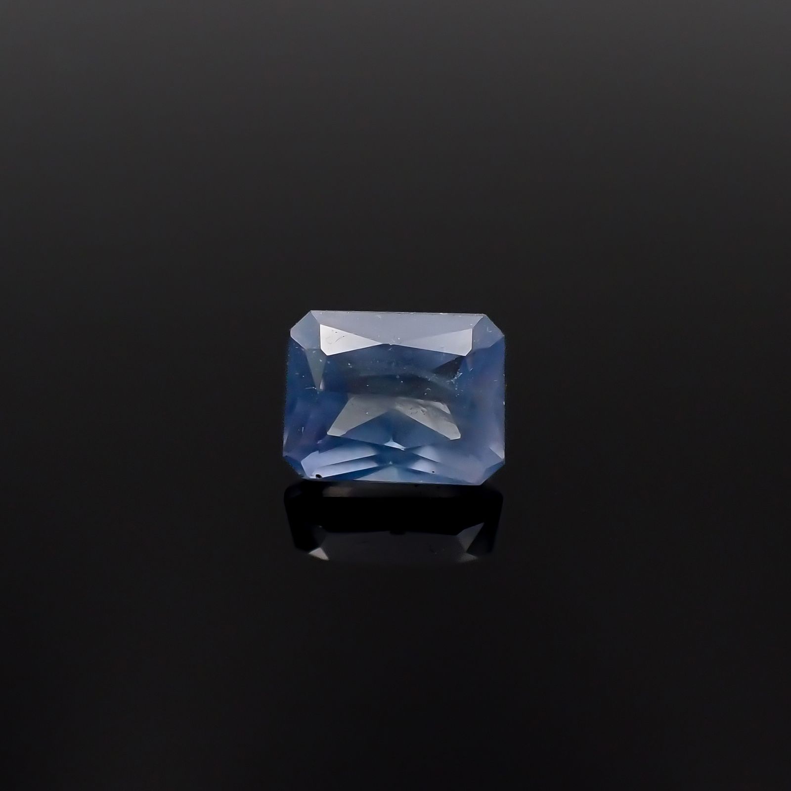 アパタイト フルオレッセンス ジンバブエ産 1.98ct[240527574]8.1x6.2mm前後