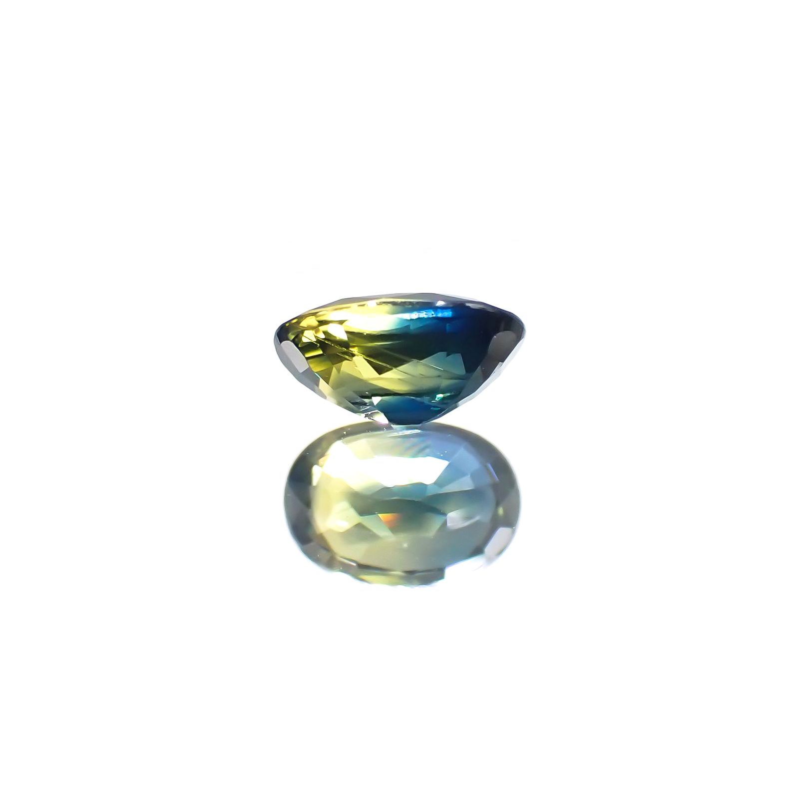 バイカラーサファイア(宝石名バイカラー・サファイア) タンザニア産 0.60ct 識別済[210711566]6×4mm前後