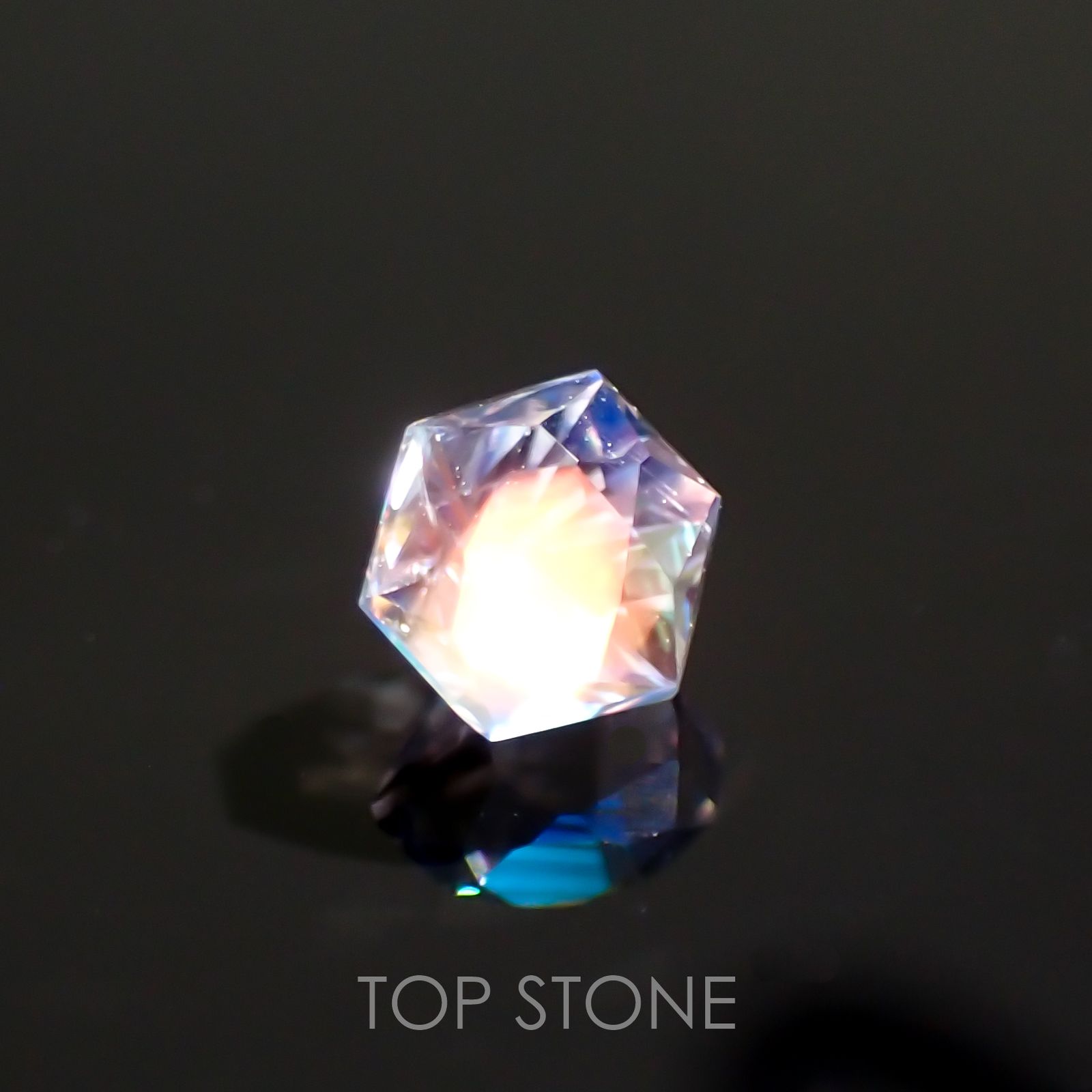 ◇ヘキサゴンカット◇レインボームーンストーン(宝石名ラブラドライト)マダガスカル産 0.39ct 識別済[211113733]4.1x4mm前後