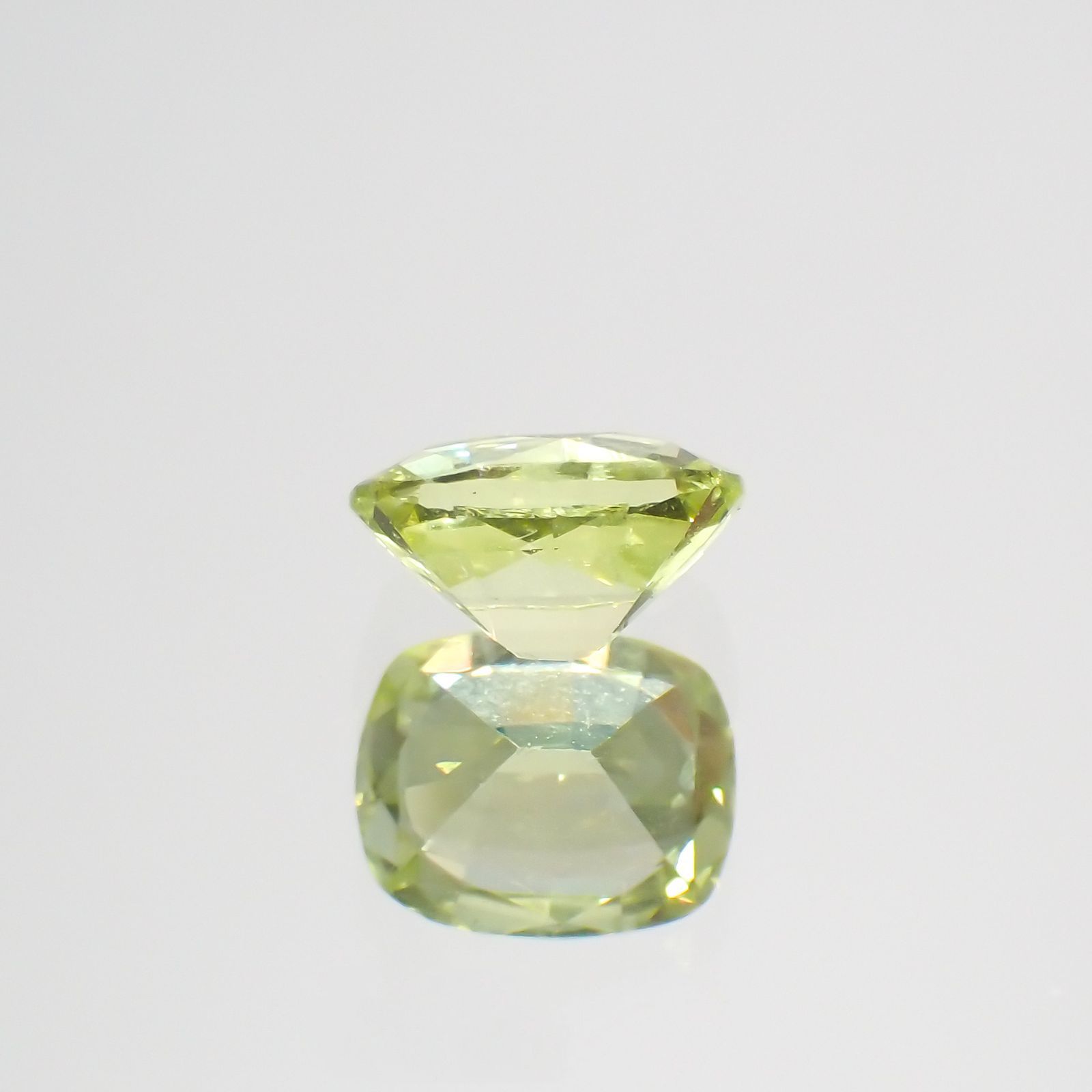クリソベリル(宝石名クリソベリル)マダガスカル産 0.69ct 識別済[220114499]5.8x4.6mm前後