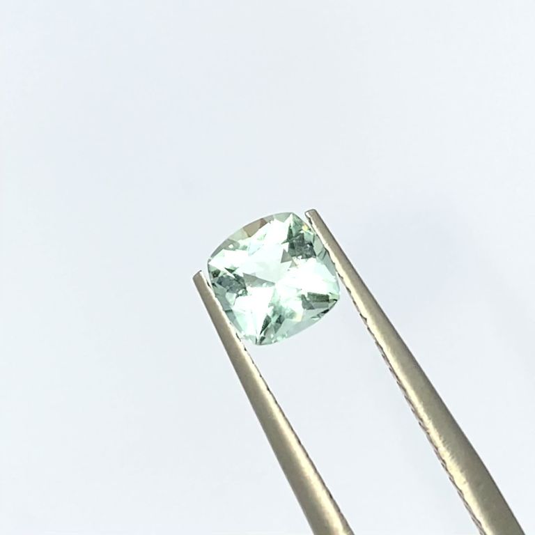 ミントベリル ブラジル産 0.73ct[230119950]5.7x5.7mm前後 | TOP STONE 