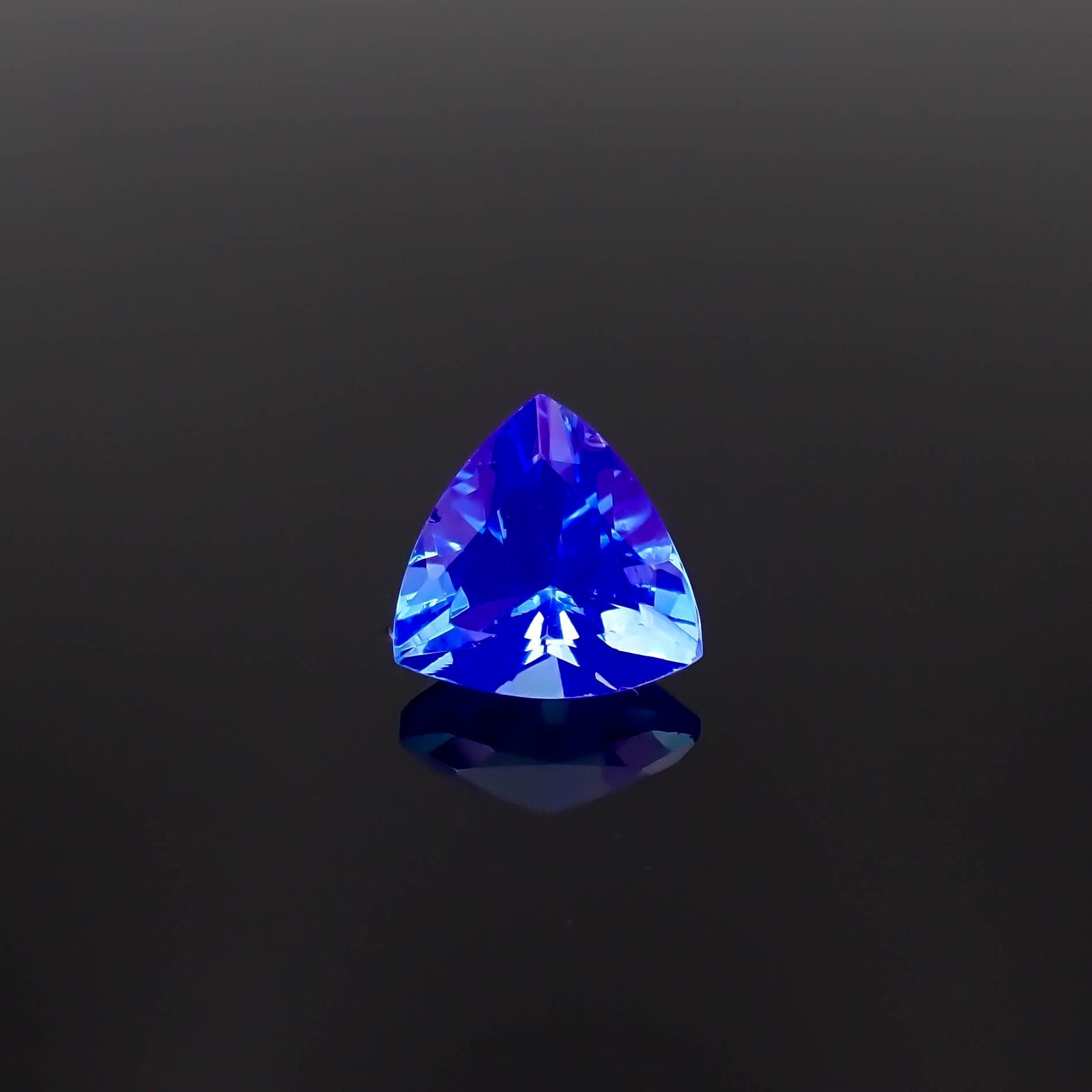 フローライト フルオレッセンス イギリス・ロジャリー鉱山産 3.51ct[230522144]10x10mm前後