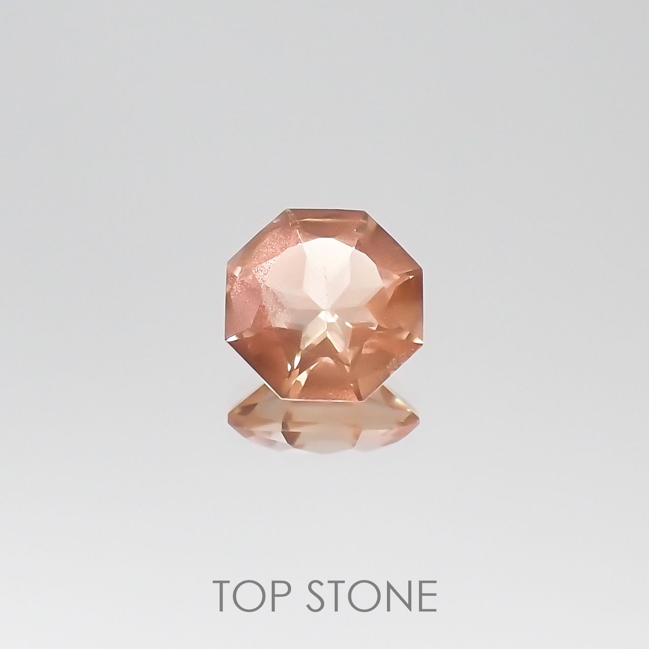 ◇オクタゴンカット◇オレゴンサンストーンSA(宝石名ラブラドライト) アメリカ・オレゴン州産 0.65ct 識別済[210610966]6×6mm前後