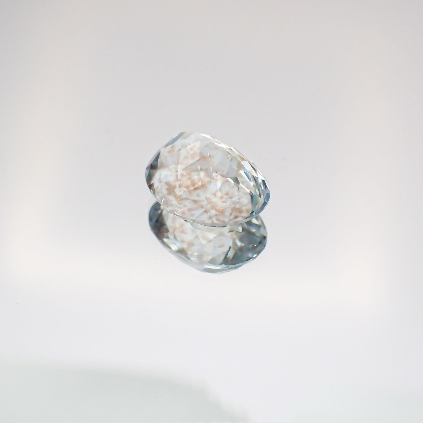 アベンチュリンアクアマリン(宝石名シーン・アクアマリン) ナイジェリア産 3.995ct ソ付(彩珠)[210712968]11.6×9.2mm前後