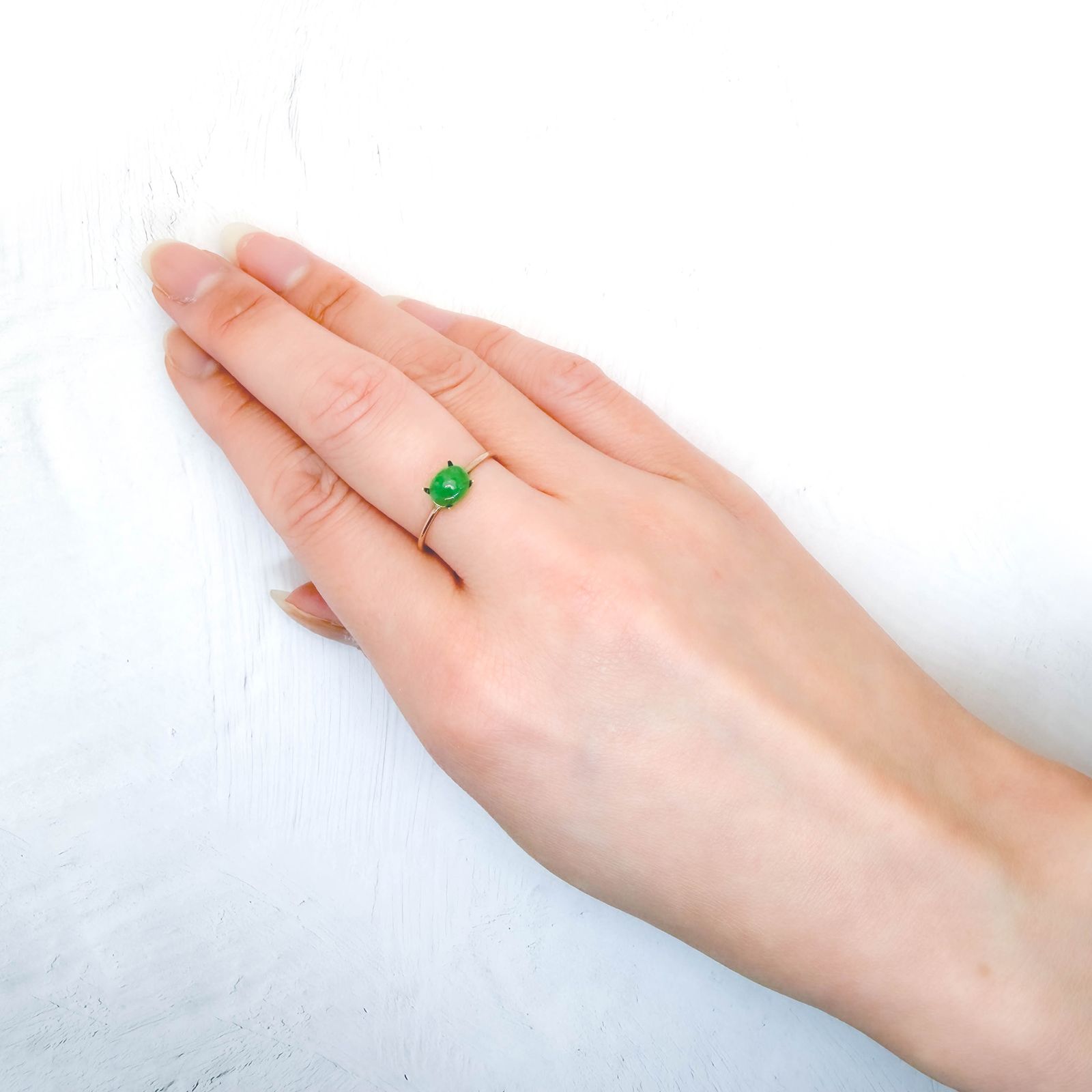 翡翠 ビルマ産 0.66ct / 6.4x5mm前後 [260532118]