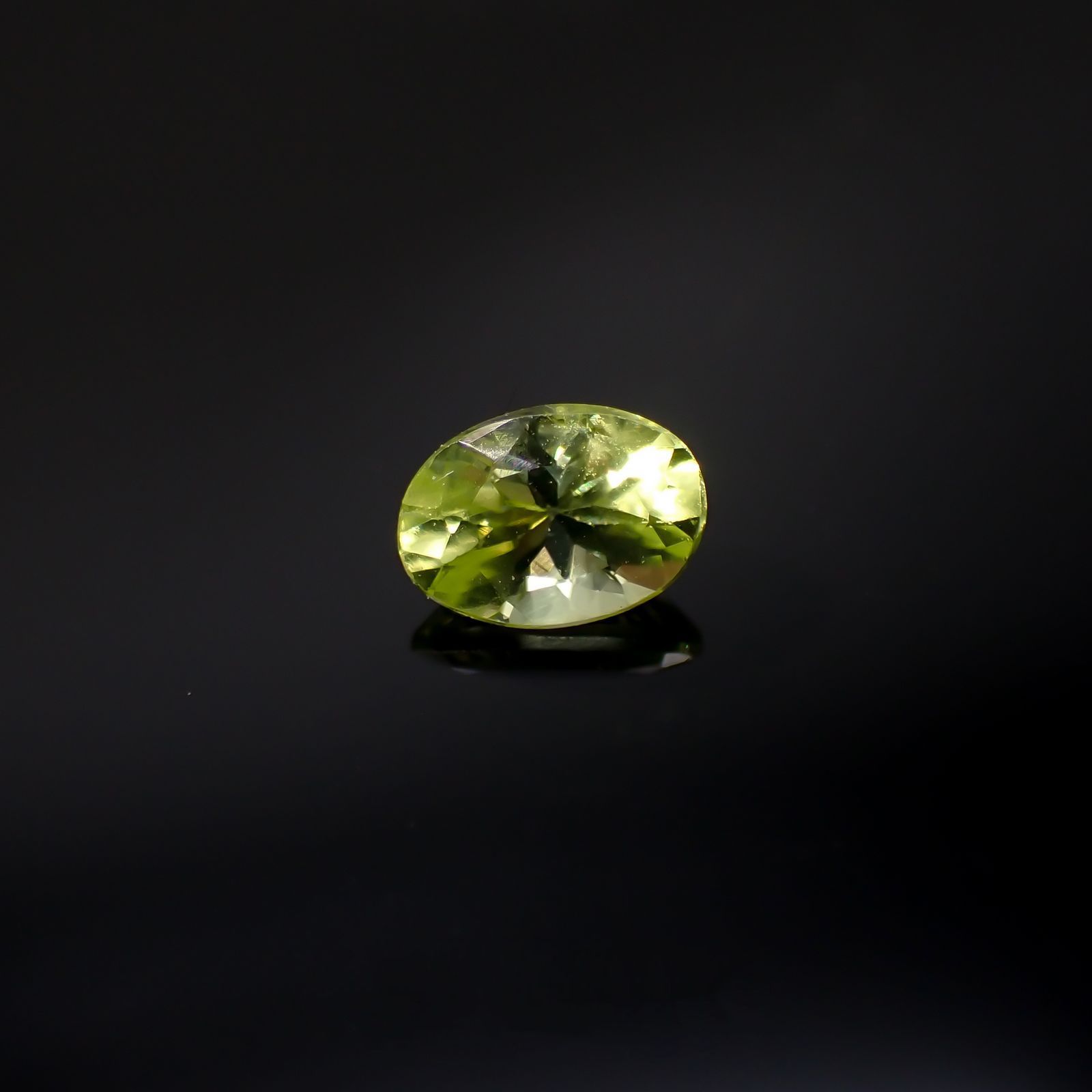 パロットクリソベリル(宝石名クリソベリル)インド産 0.50ct 識別済[220616418]5.7x4mm前後