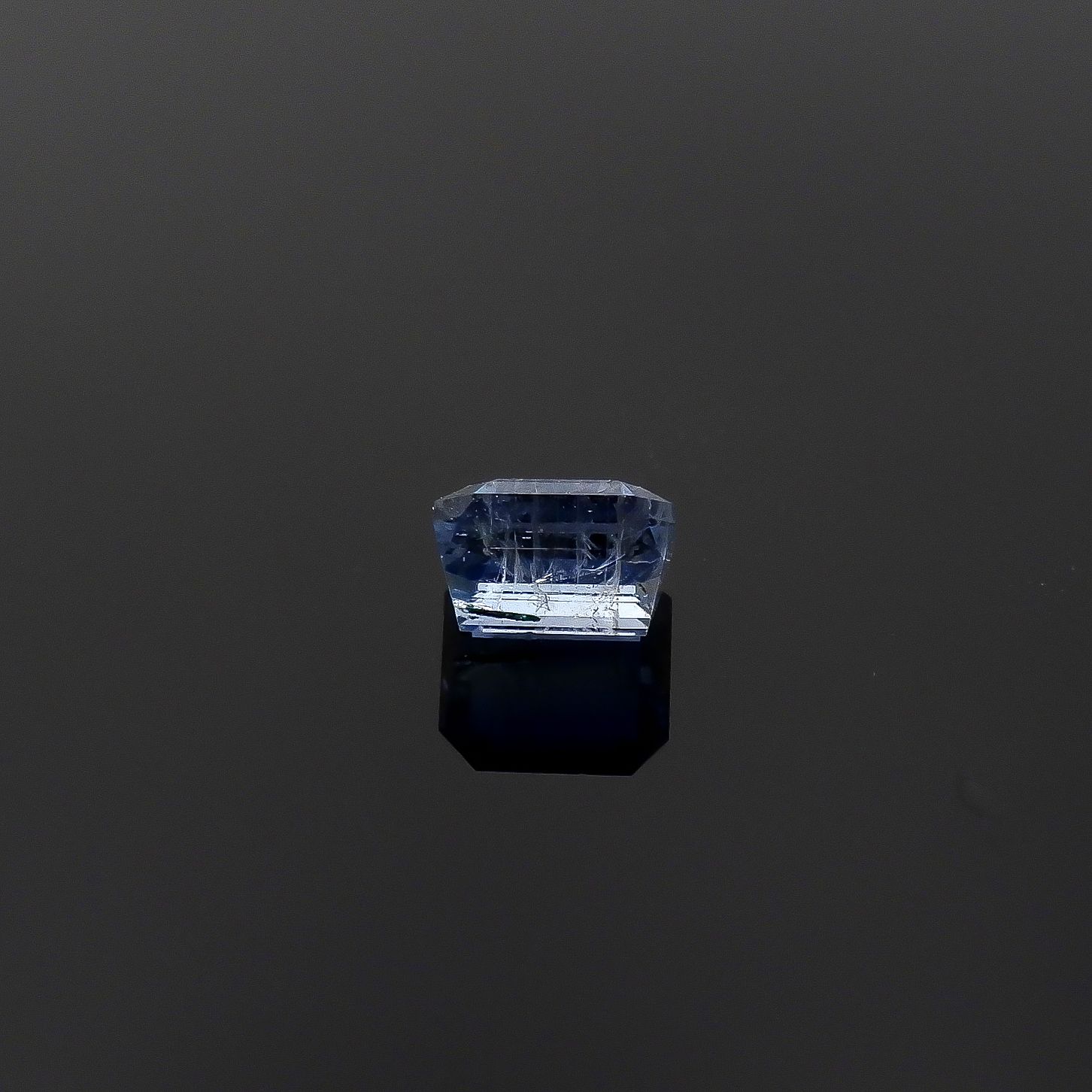 ジェレメジェバイト(宝石名エレメジェバイト)ナミビア産 ソ付(彩珠) 0.508ct / 4.6x4.3mm前後 [220717078]