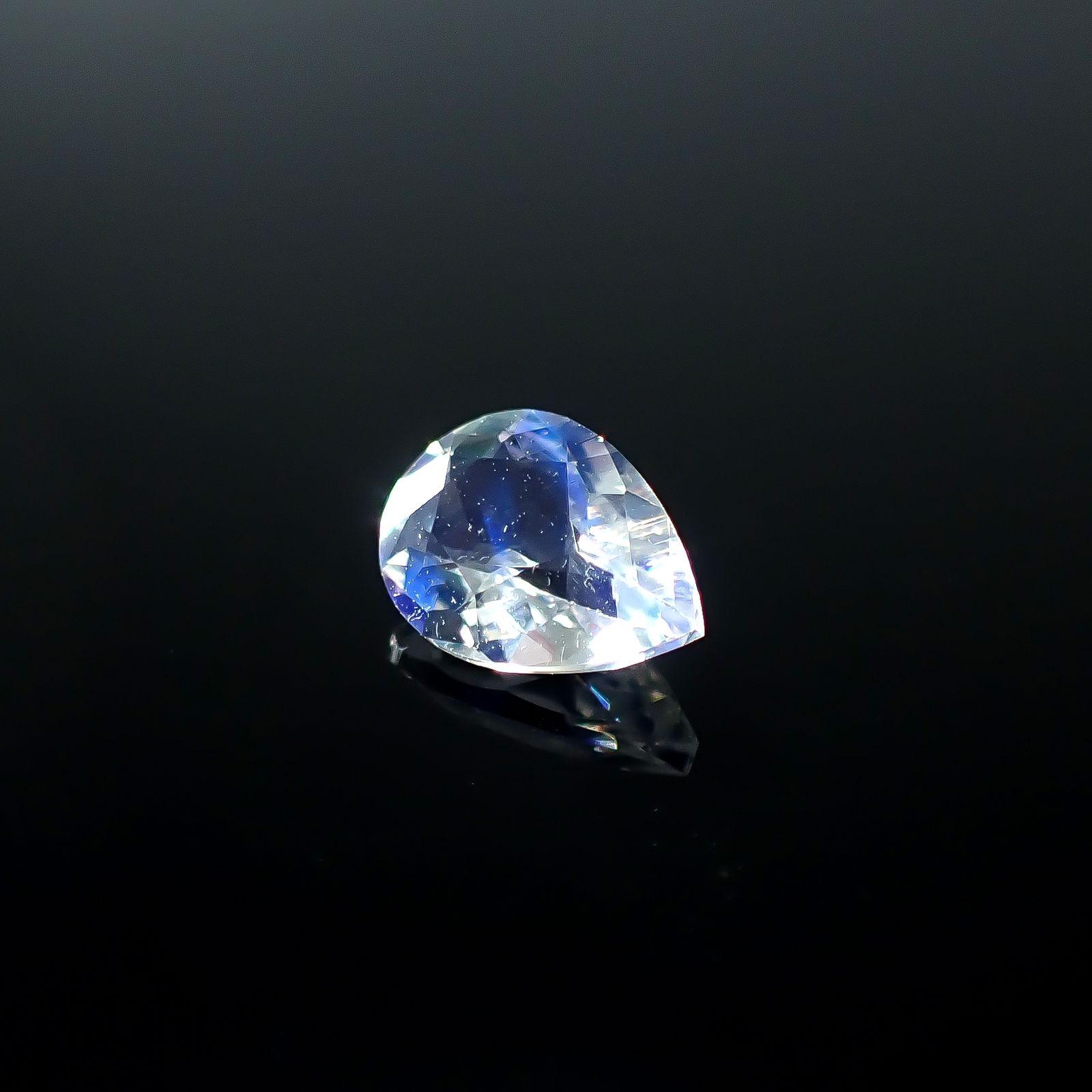レインボームーンストーン タンザニア産 0.57ct [250730921]7x5.1mm前後