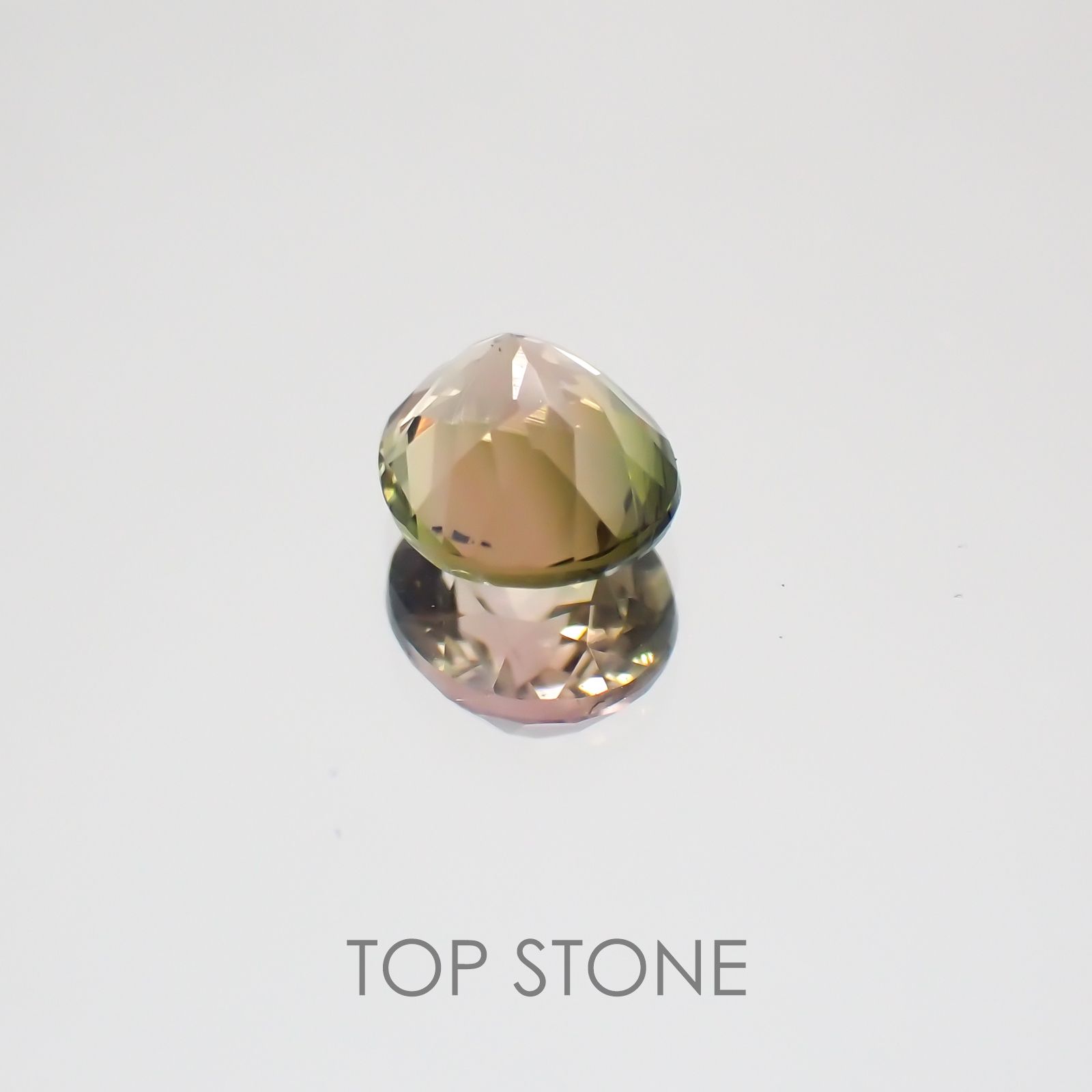 バイカラートルマリン 非加熱(宝石名トルマリン) ナイジェリア産 0.58ct 識別済[21018988]5.6×4.7mm前後