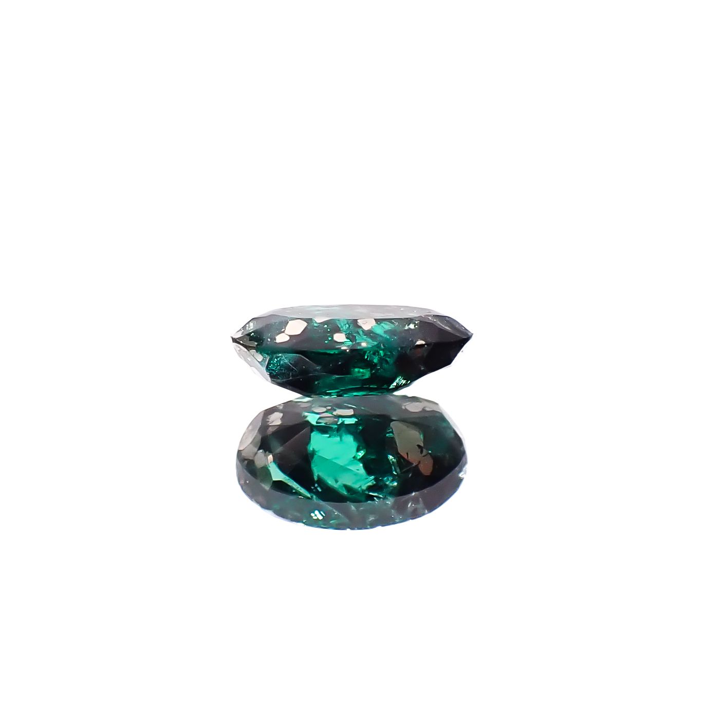 パイライトインエメラルド コロンビア産 0.67ct [241229558]7.1x5.2mm前後