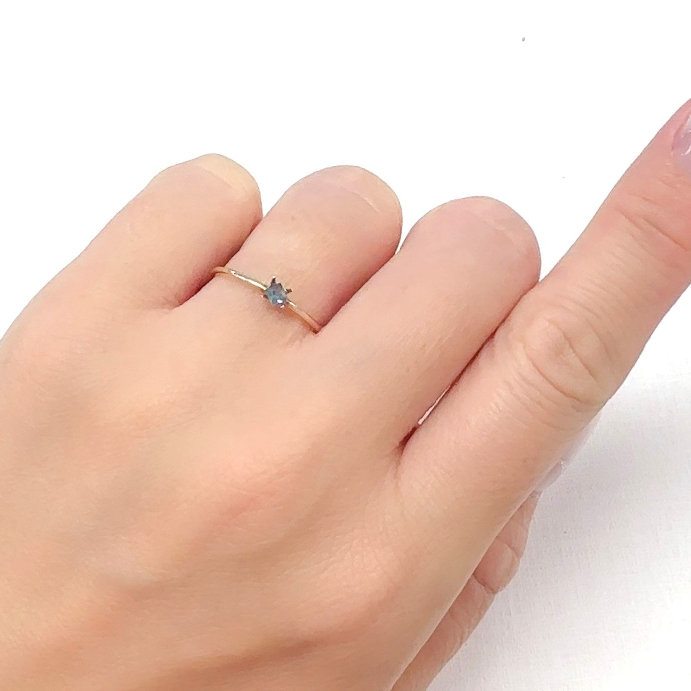 ◇プリンセスカット◇ブルーグリーンコーネルピン(宝石名ブルーグリーン・コーネルピン)タンザニア産 0.085ct 識別済[240527680]2.5x2.5mm前後
