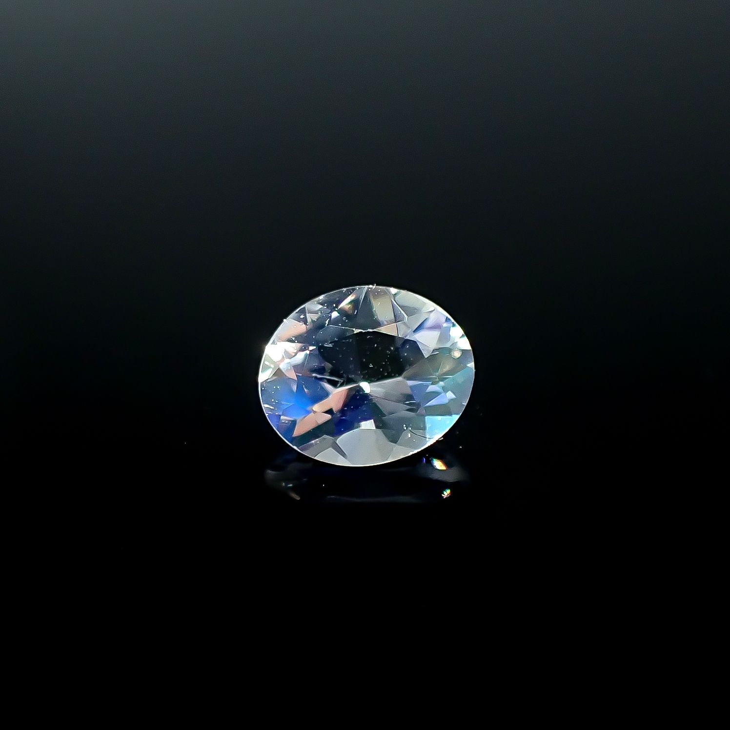 レインボームーンストーン タンザニア産 0.42ct [250730923]5.6x4.7mm前後