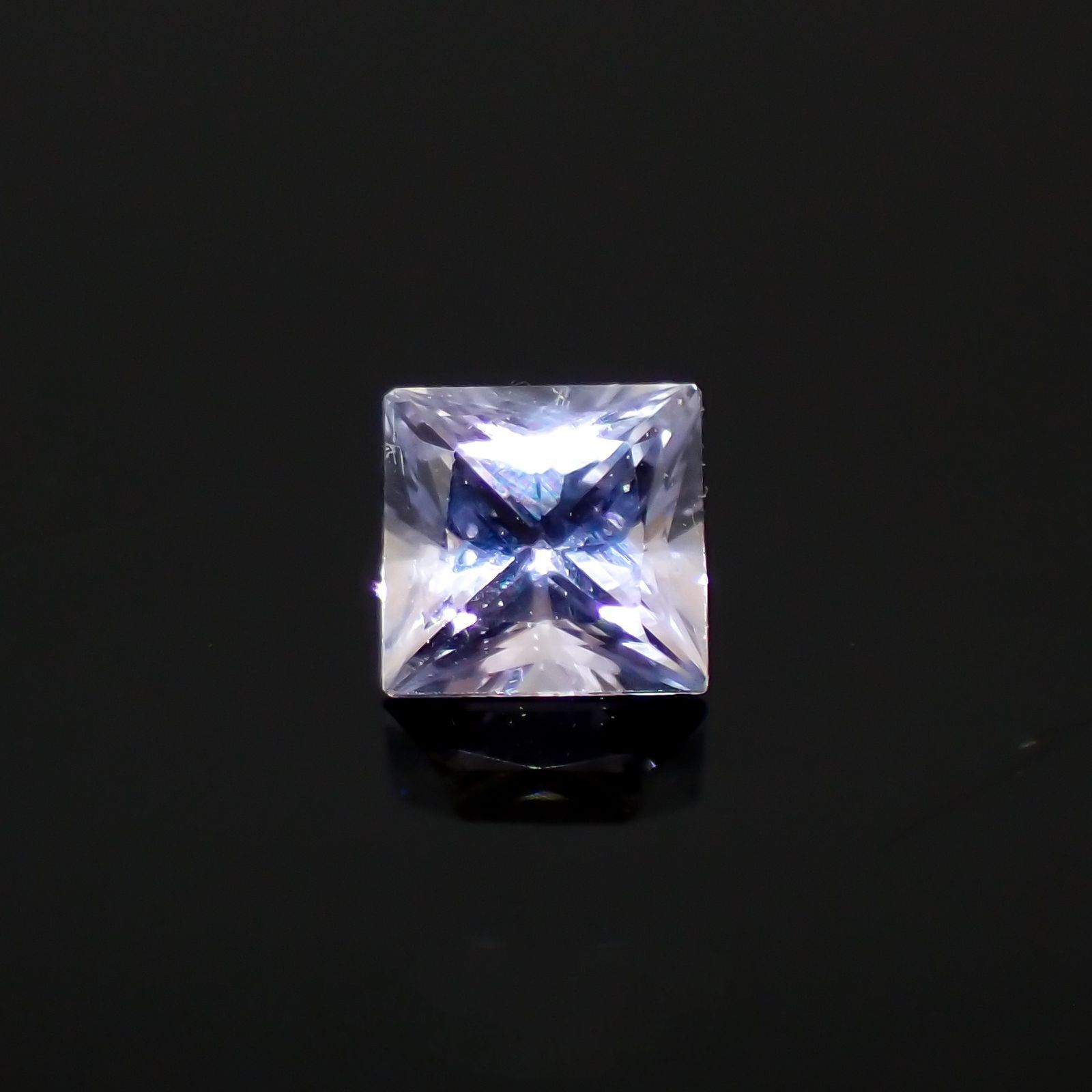 ◇プリンセスカット◇ラベンダーサファイア(宝石名サファイア)東アフリカ産 0.22ct 識別済[250817371]3.3x3.2mm前後