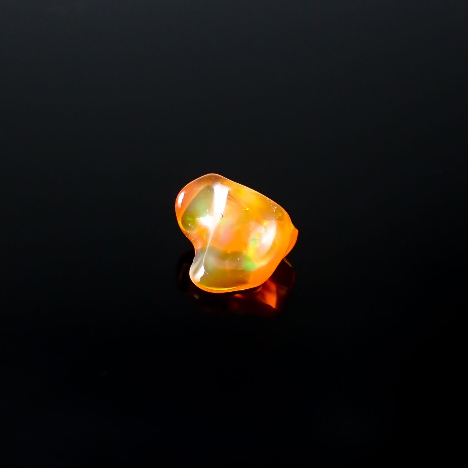 ファイヤーオパール 原石 メキシコ産 0.97ct[240125268]6.9x6.1mm前後