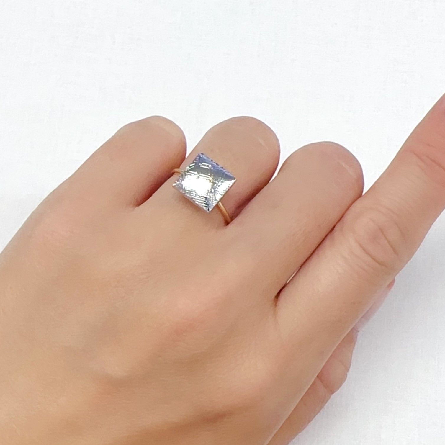 ムオニナルスタ隕石 発見地:スウェーデン 9.15ct[240125772]10x9.8mm前後