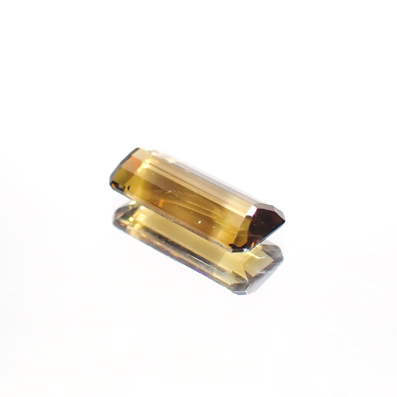 バイカラークリソベリル(宝石名バイカラー・クリソベリル)マダガスカル産 0.80ct 識別済[220114196]8.5x3.6mm前後