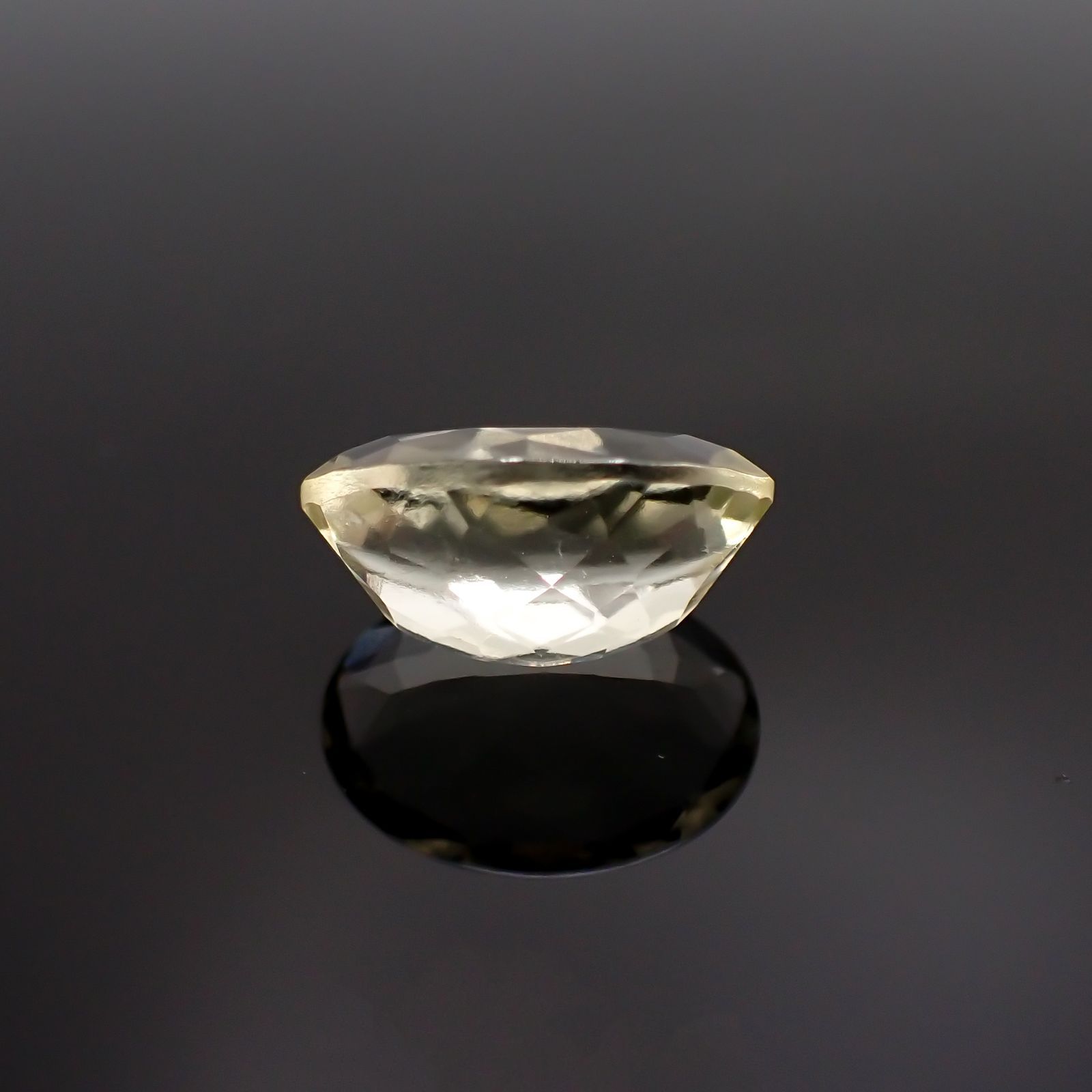 リビアングラス(宝石名インパクトガラス(衝撃溶融ガラス))発見地：エジプト・リビア砂漠 4.69ct  識別済[211213798]14.1x10mm前後 | TOP STONE(トップストーン)