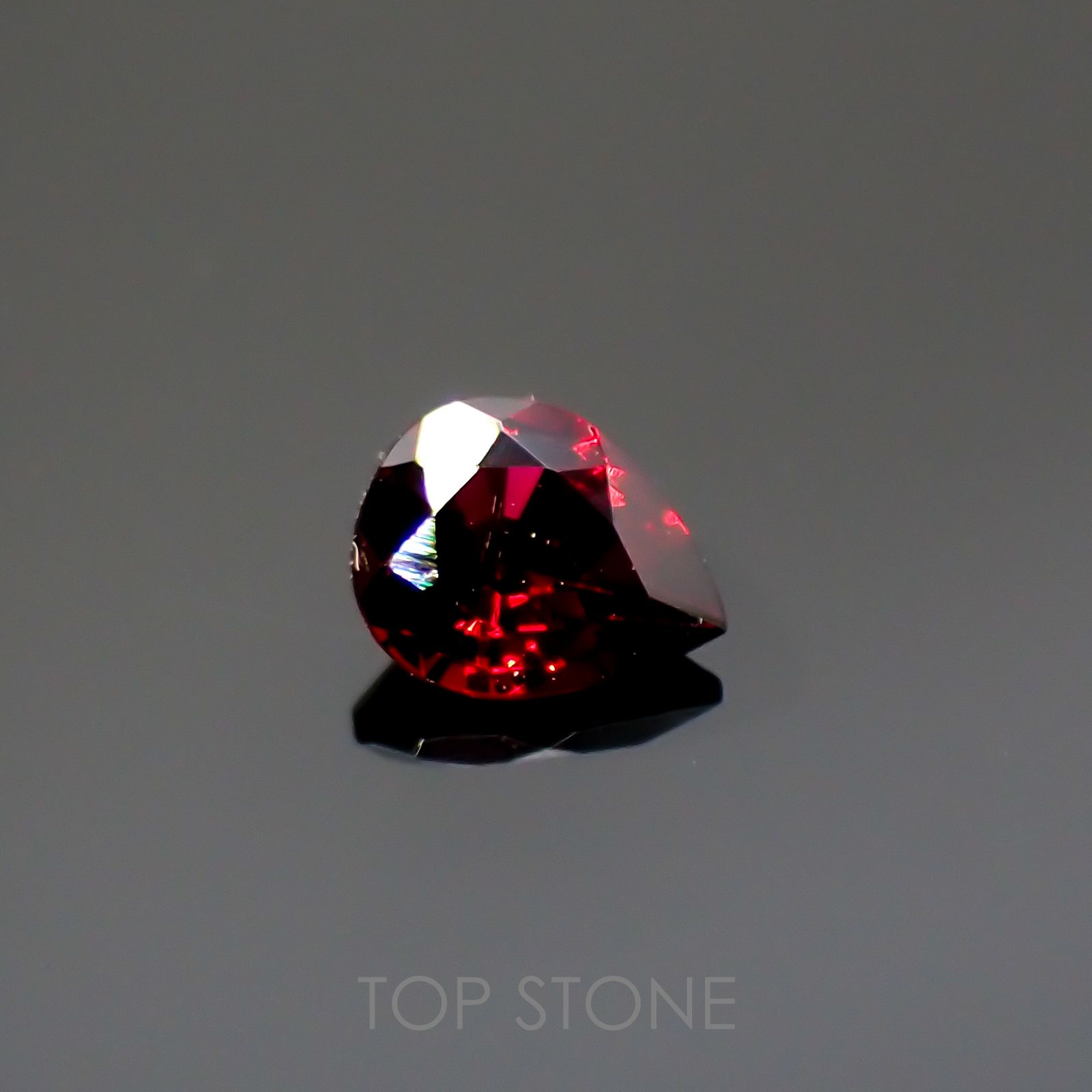 レッドスピネル(宝石名レッド・スピネル)タンザニア産 0.33ct 識別済[220114324]4.9x3.9mm前後