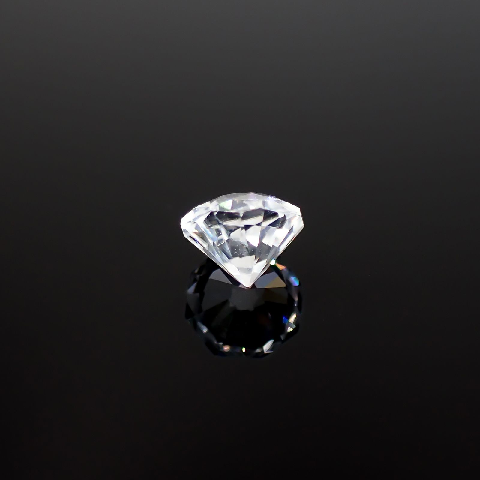 ◇オクタゴンカット◇カラーレスジルコン(宝石名ホワイト・ジルコン)スリランカ/カンボジア産 識別済 0.84ct / 5x4.9mm前後 [251231389]