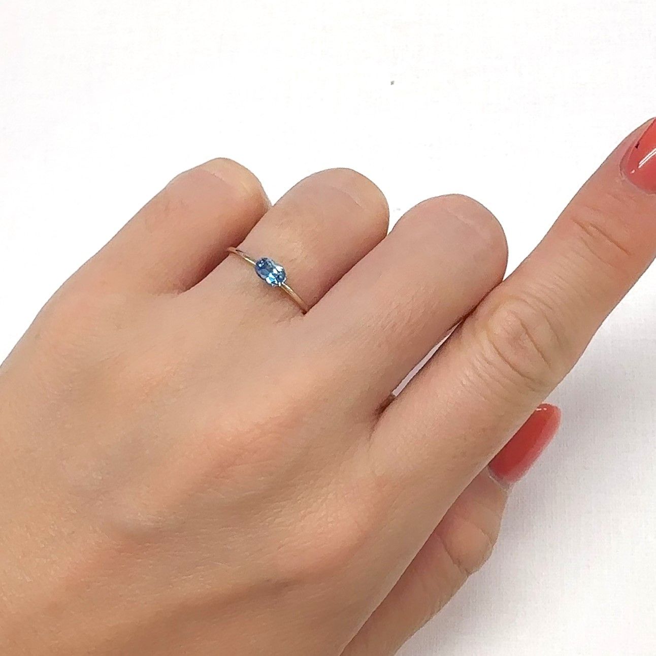 タトゥーアクアマリン ブラジル・ミナスジェライス州タトゥー鉱山産 0.30ct[240929123]5.2x3.5mm前後