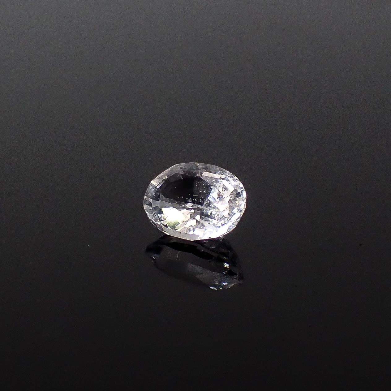 テネブレッセンススキャポライト アフガニスタン産 0.25ct / 4.8x3.5mm前後 [260432042]