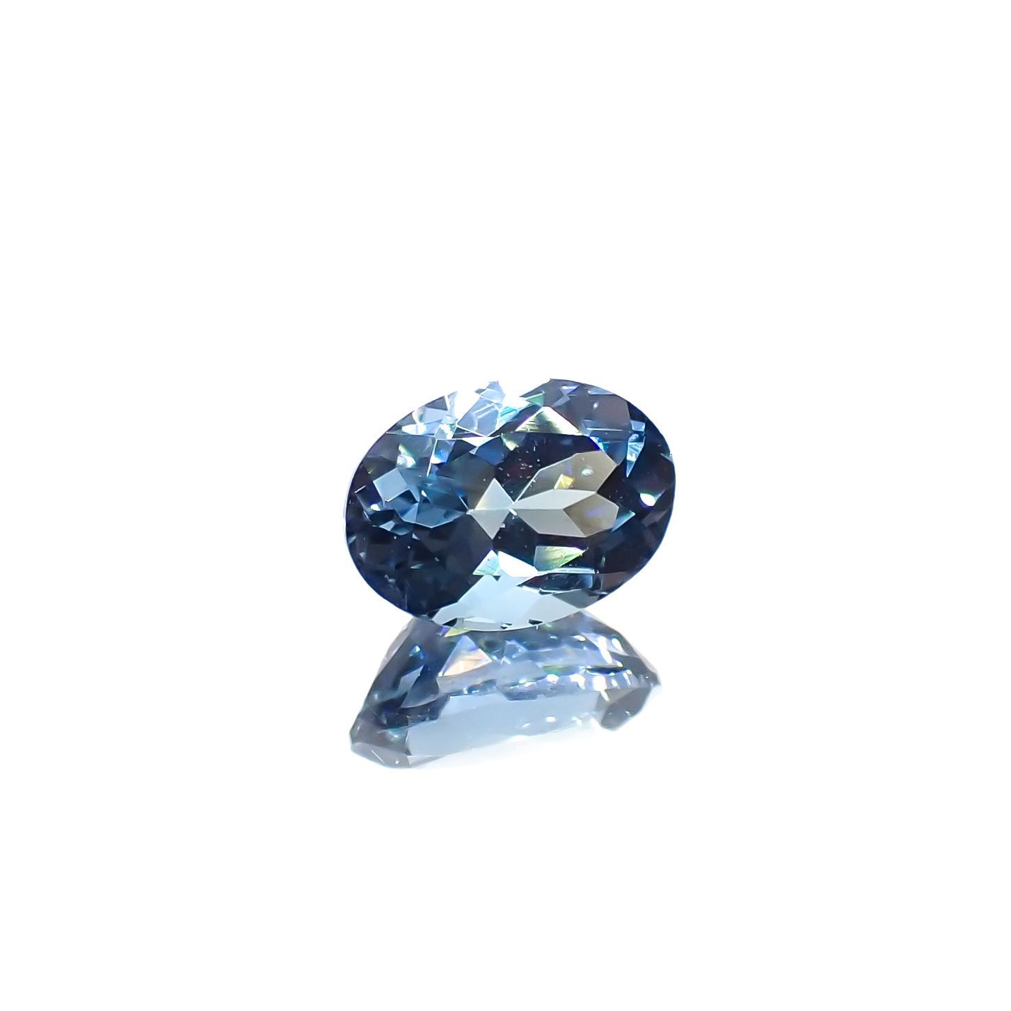 アクアマリン(宝石名アクアマリン)ナイジェリア産 0.85ct 識別済[220817386]7.1x5.1mm前後