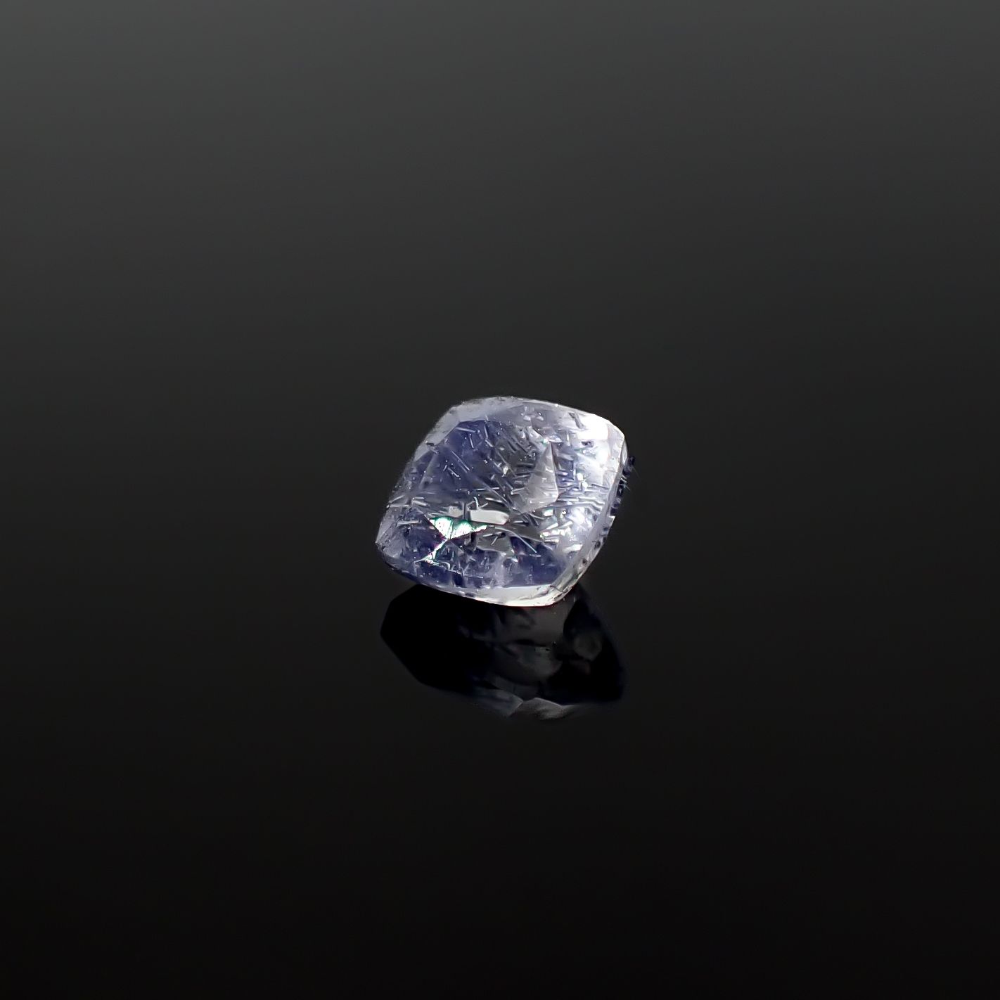 デュモルチェライトインクォーツ ブラジル産 0.45ct / 4.6x4.4mm前後 [260331857]