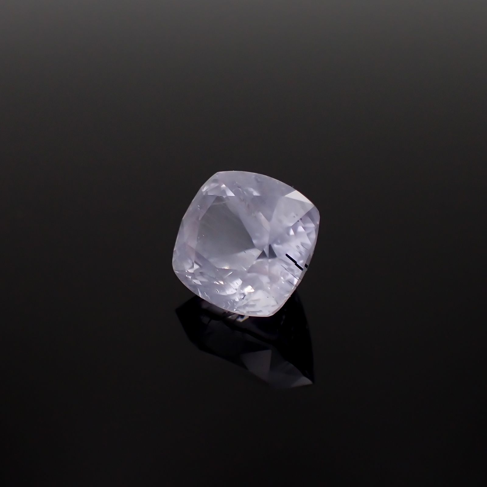 スキャポライト フルオレッセンス ミャンマー・モゴック産 4.22ct / 10.1x9.2mm前後 [230421436]