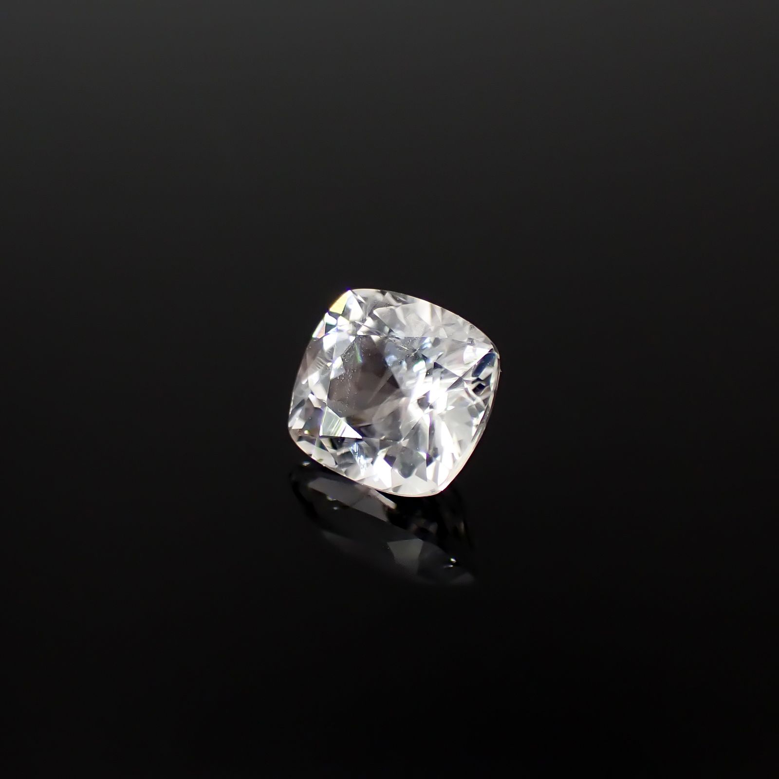 フェナカイト(宝石名フェナカイト)マダガスカル/ブラジル産 0.98ct 識別済[240628186]6.1x5.7mm前後
