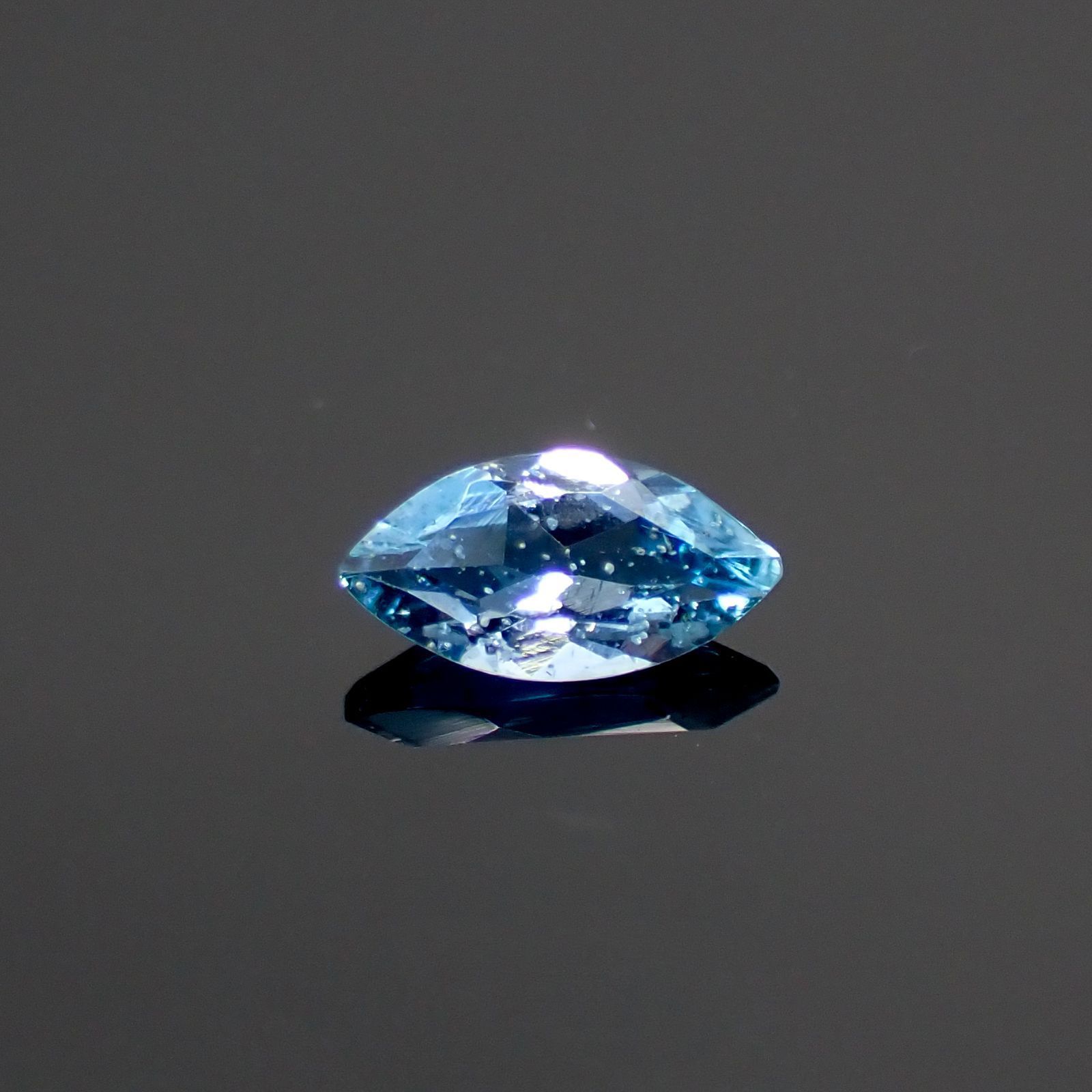 サンタマリアアクアマリン(宝石名アクアマリン) ブラジル産 0.19ct 識別済[210611409]6×3mm前後