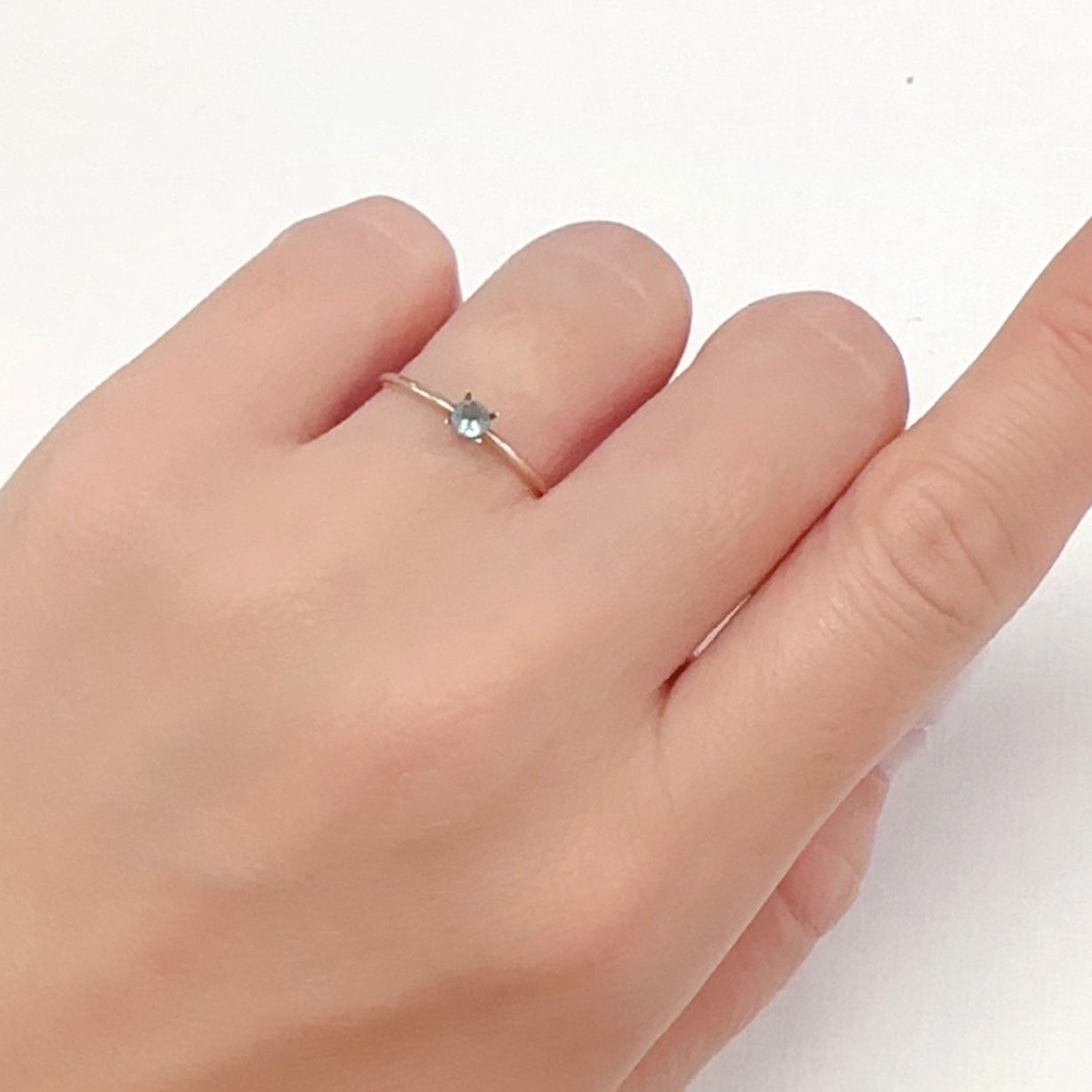 ブルーコーネルピン(宝石名ブルー・コーネルピン)タンザニア産 0.13ct 識別済[240527692]3.1x3mm前後
