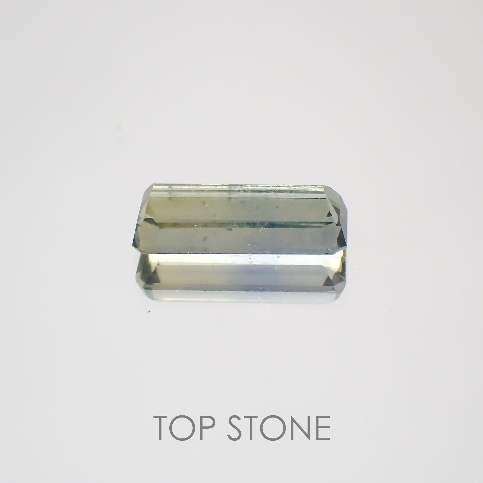バイカラーサファイア 非加熱(宝石名バイカラー・サファイア) タンザニア産 1.680ct ソ付(彩珠)[210710609]10.6×4mm前後