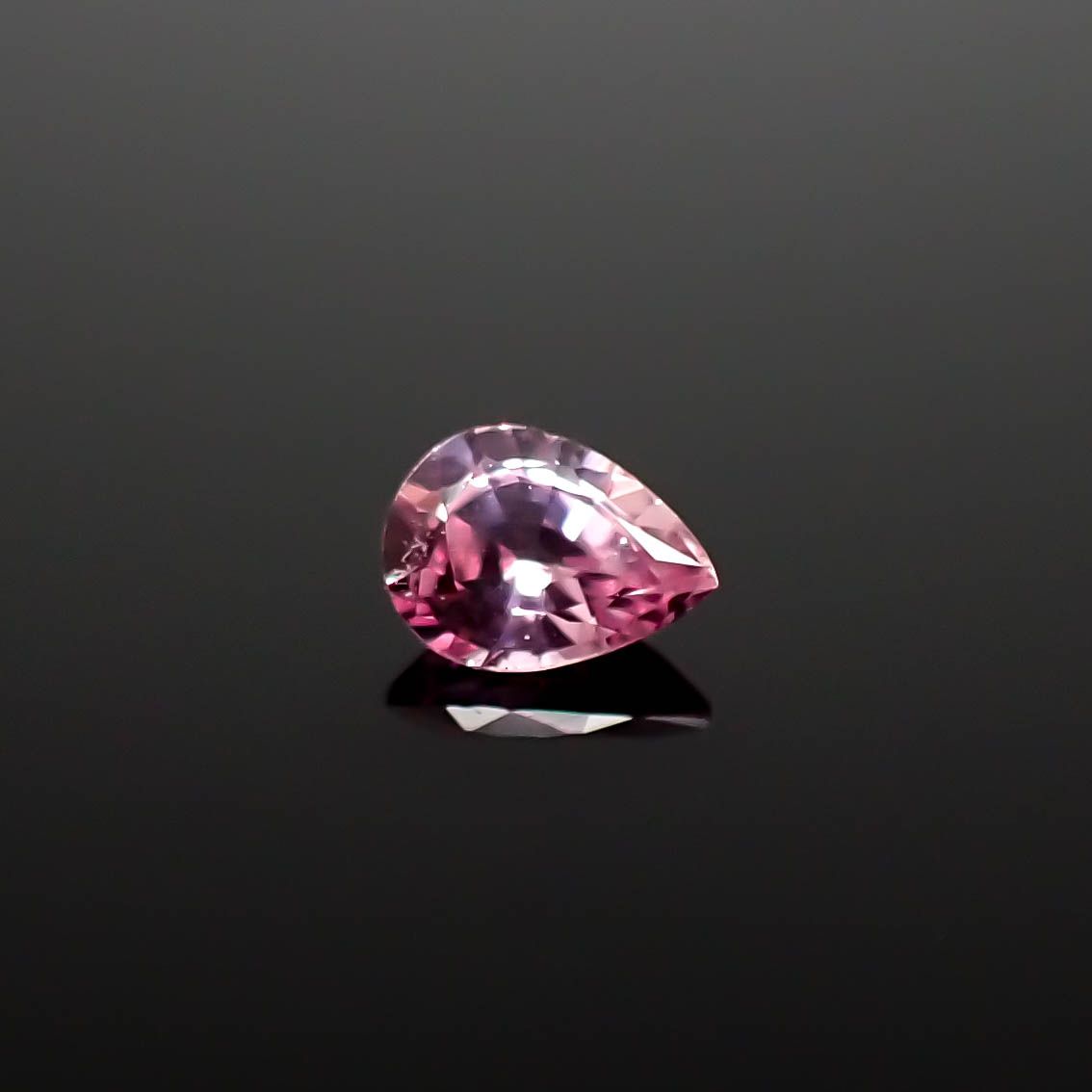 ネオンピンクサファイア スリランカ産 0.17ct[240226301]4x2.9mm前後