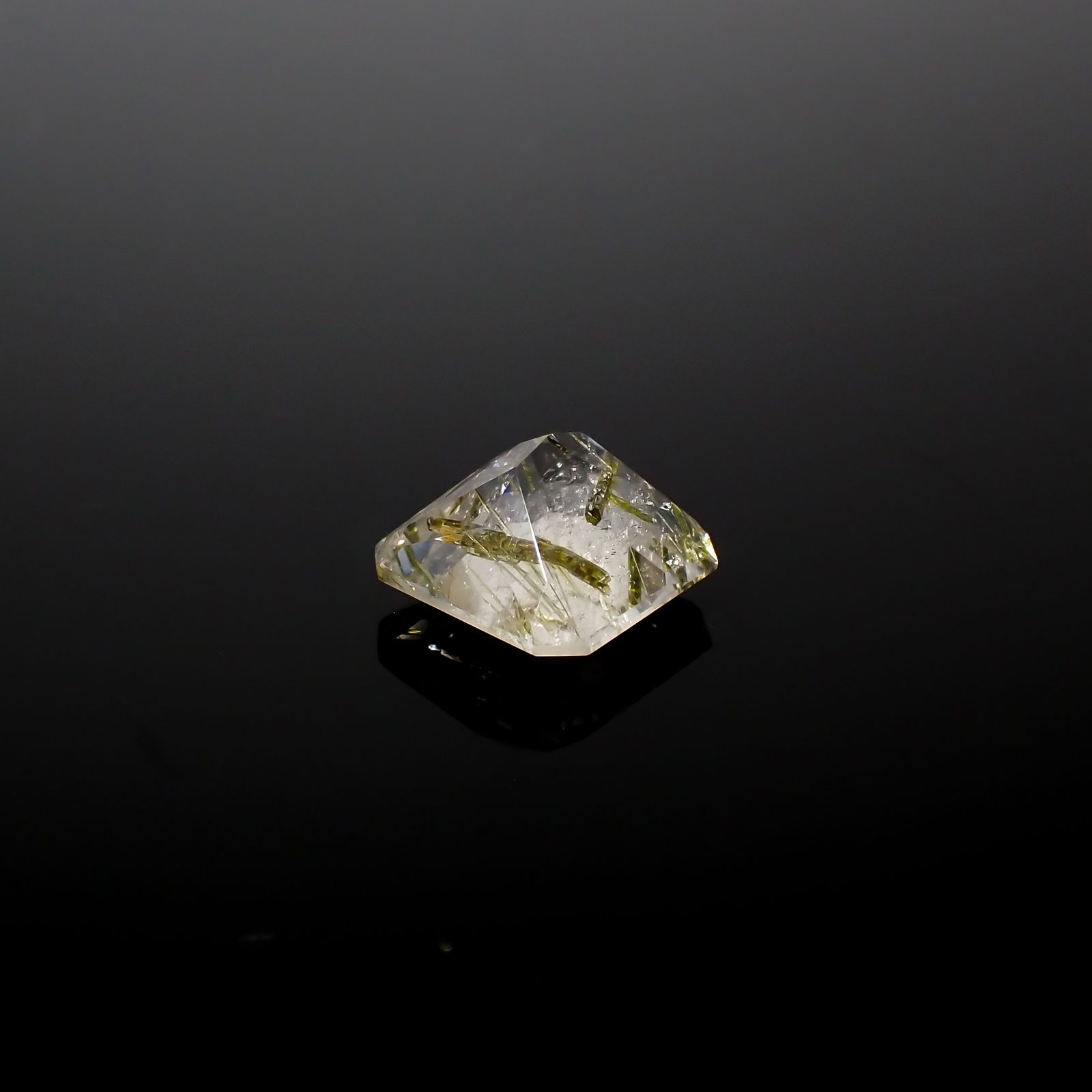 エピドートインクォーツ ブラジル産 3.85ct [240427294]9.7x9