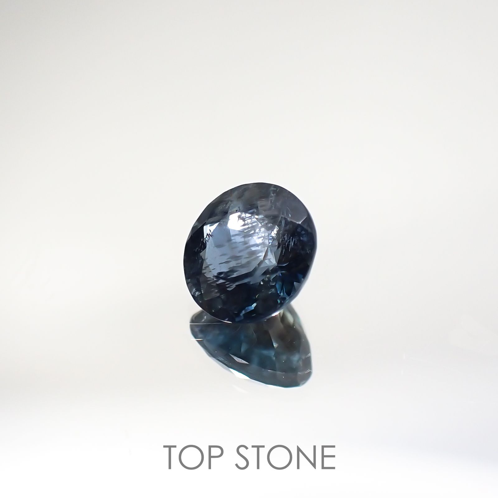 サンタマリアアクアマリン(宝石名アクアマリン) ブラジル産 0.634ct ソ付(彩珠)[210711904]5.5×5.5mm前後
