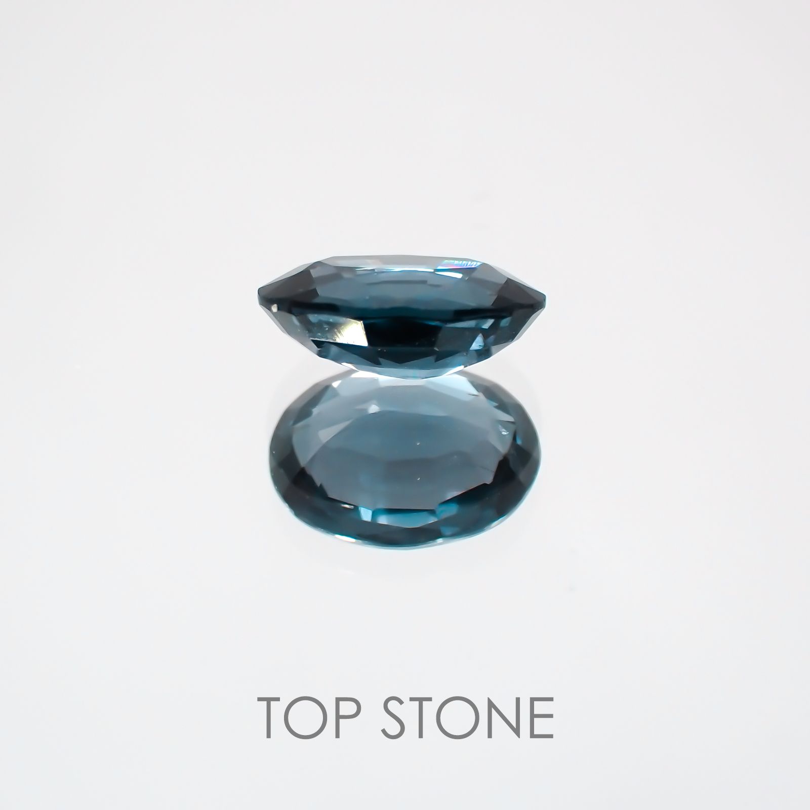 カラーチェンジガーネット(アレキタイプ) マダガスカル産 ルース 0.93ct[210310244]6.9×5.2mm前後