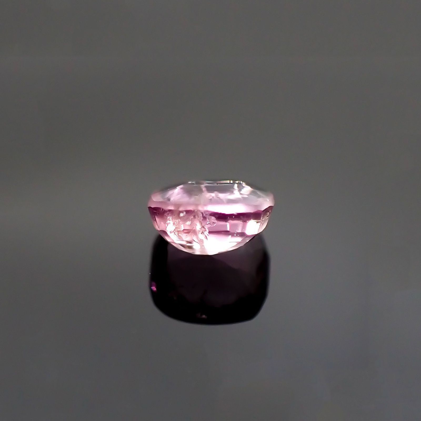 ピンクポードレッタイト(宝石名ピンク・ポードレッタイト)ビルマ産 ソ付(彩珠) 0.527ct / 5.5x5.3mm前後 [231023811]