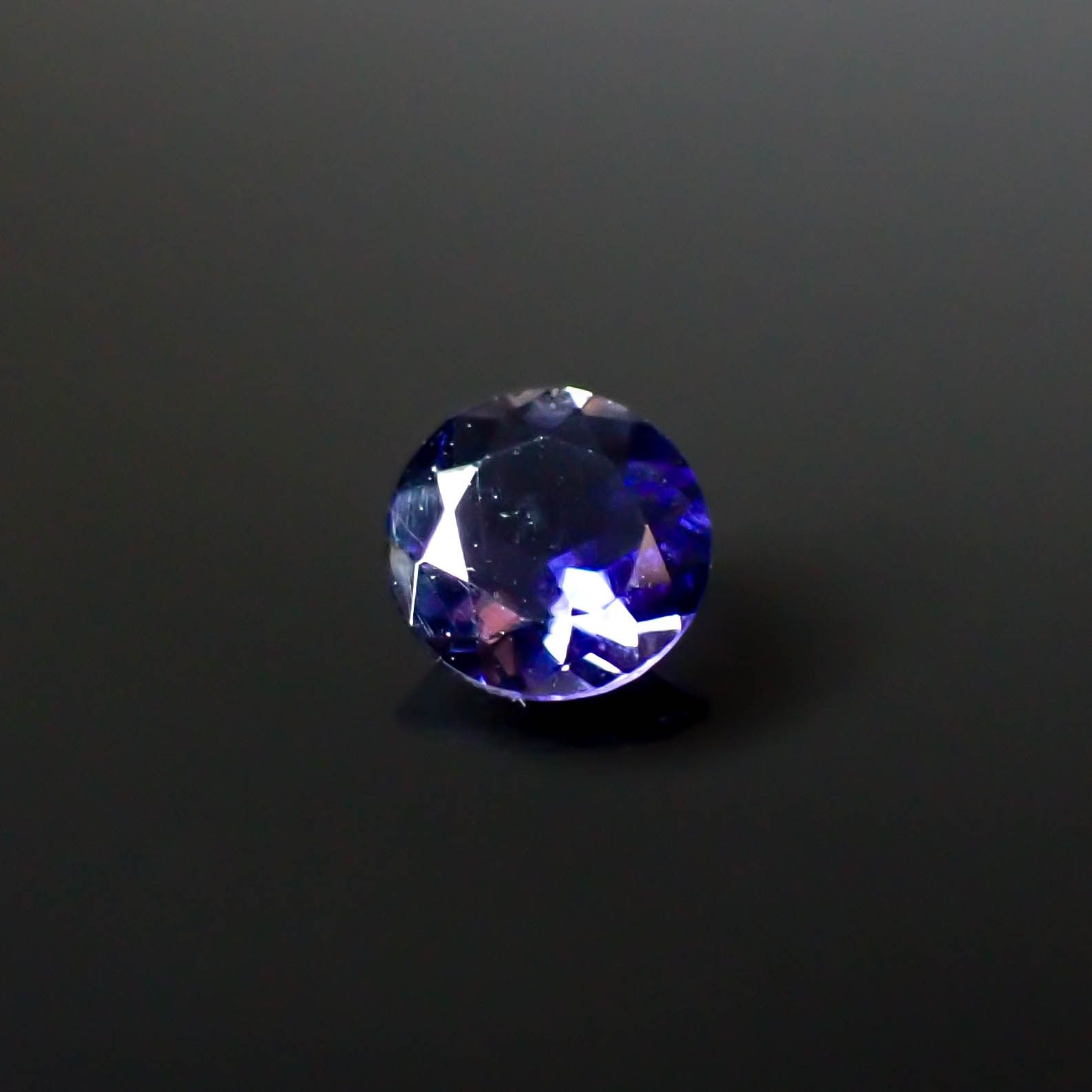 アイオライト タンザニア産 0.90ct [250430271]7.1x7.1mm前後