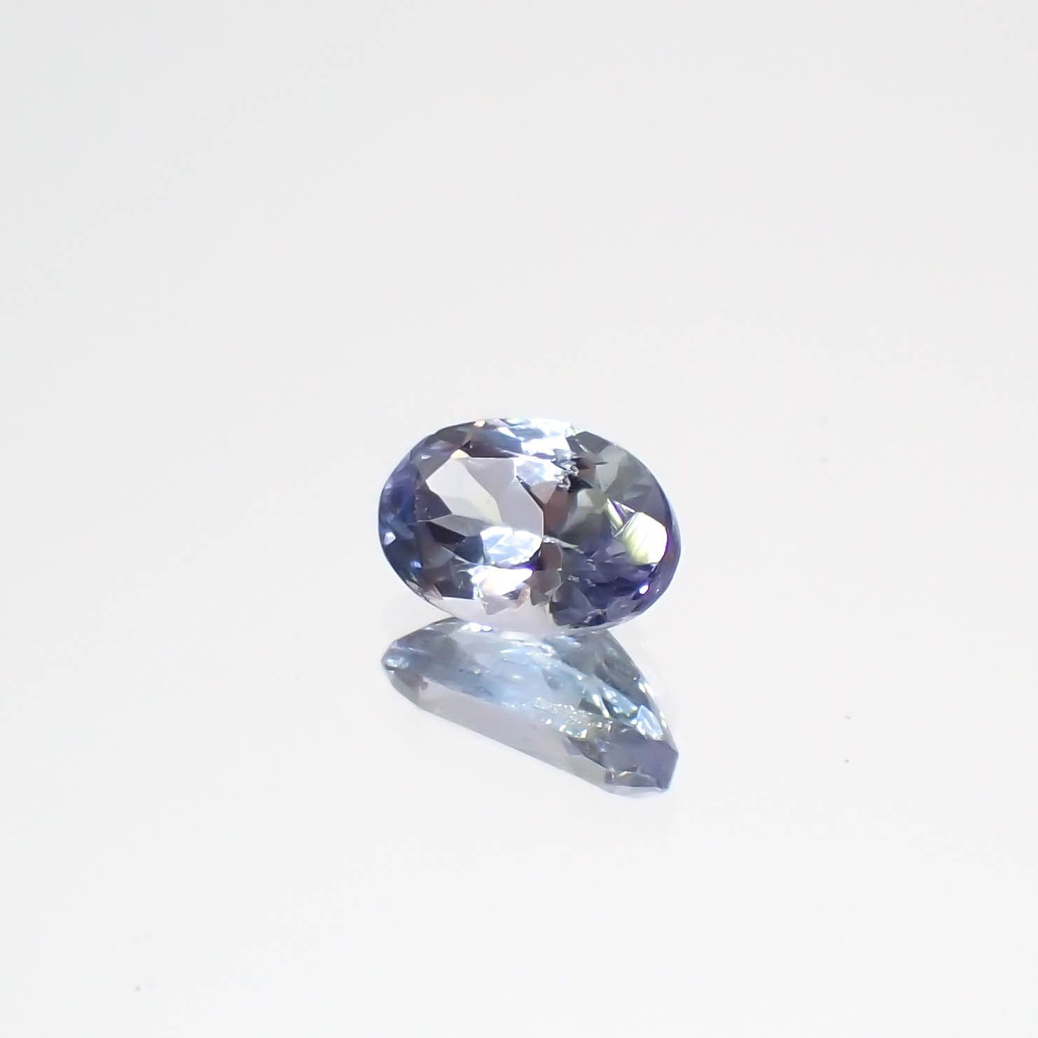バイカラータンザナイト(宝石名ゾイサイト)タンザニア産 0.52ct 識別済[230421801]6.1x4mm前後