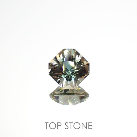 ◇カスタムカット◇バイカラーオレゴンサンストーン(宝石名ラブラドライト)アメリカ・オレゴン州産 2.32ct 識別済[220616273]7.9x7.9mm前後