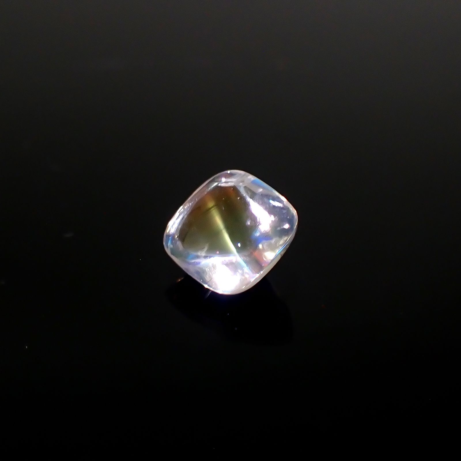 ◇バフカット◇レインボームーンストーン(宝石名ラブラドライト)マダガスカル産 1.565ct ソ付(彩珠)[240427205]7x6.8mm前後
