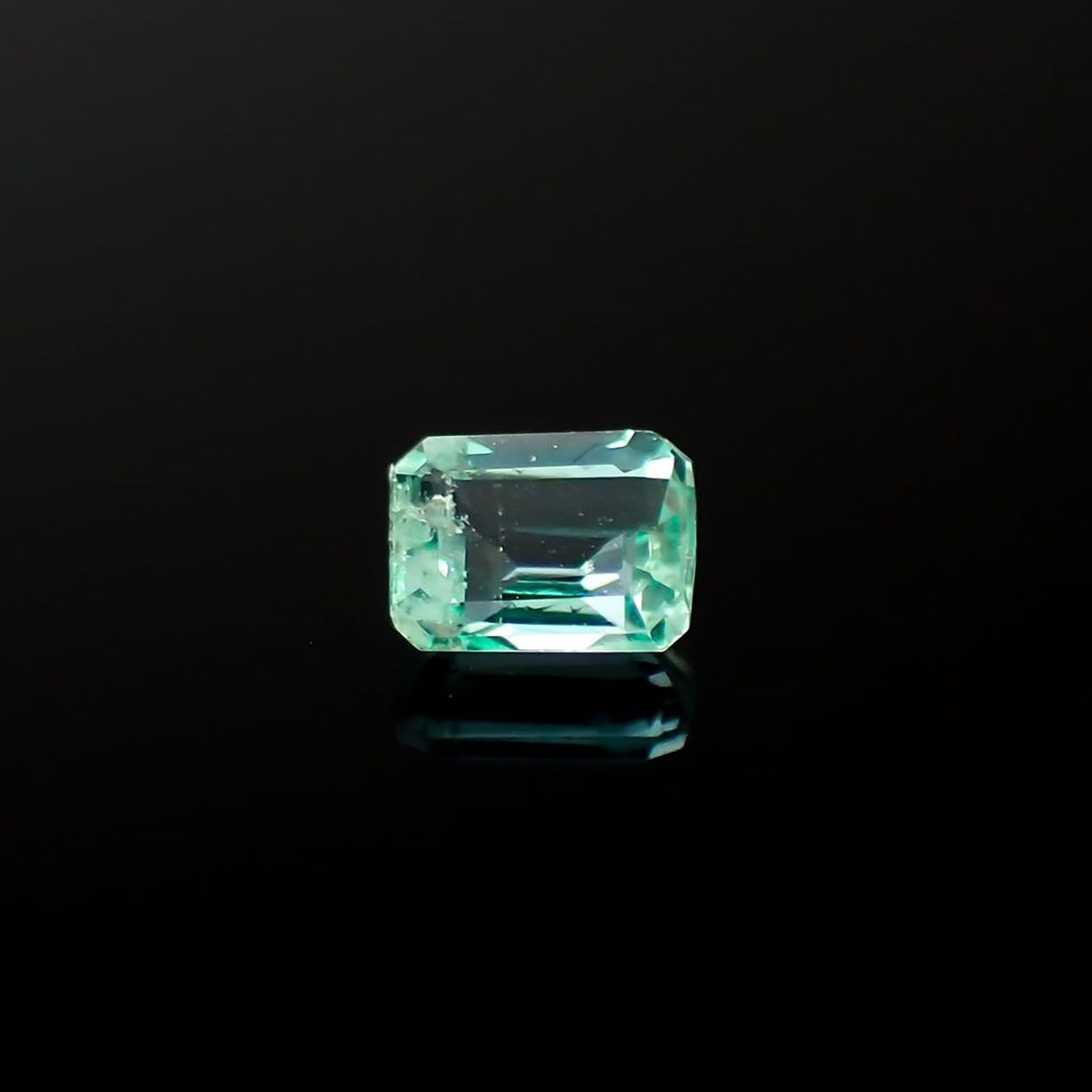 パステルカラーエメラルド コロンビア産 0.21ct / 4x3mm前後 [260225957]