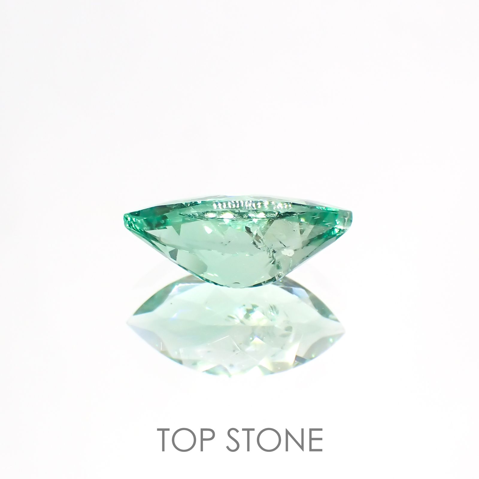 フローライト フルオレッセンス(宝石名フルオライト)イギリス・ロジャリー鉱山産 1.51ct 識別済[211113784]11.1x5.5mm前後