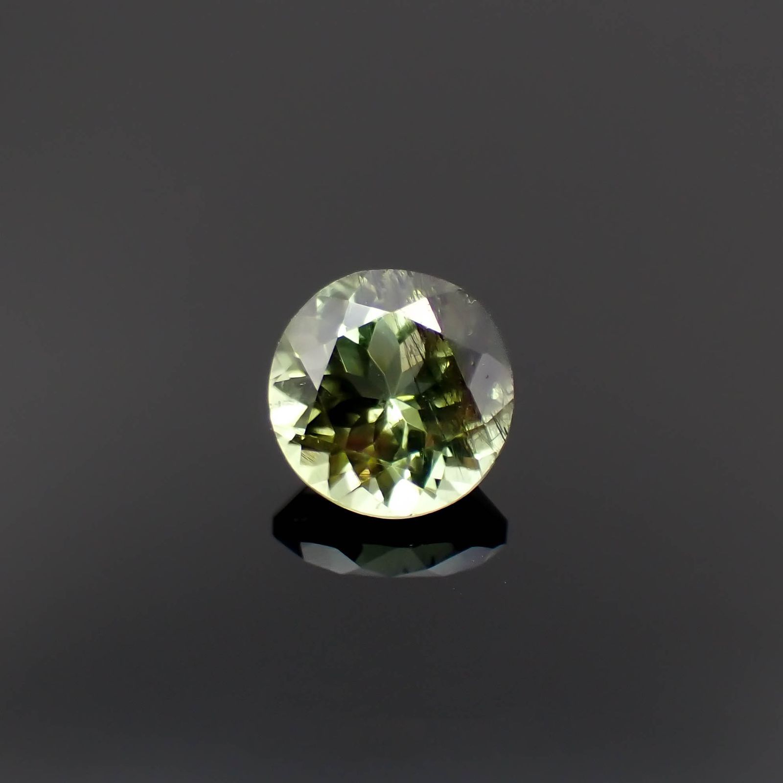 ルドウィジャイトインペリドット パキスタン産 1.96ct[221219511]7.7x7.6mm前後