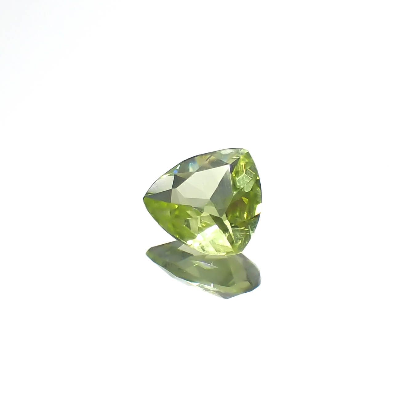 グリーンエンスタタイト(宝石名グリーン・エンスタタイト)カメルーン産 0.24ct 識別済[240125616]4.5x4.4mm前後