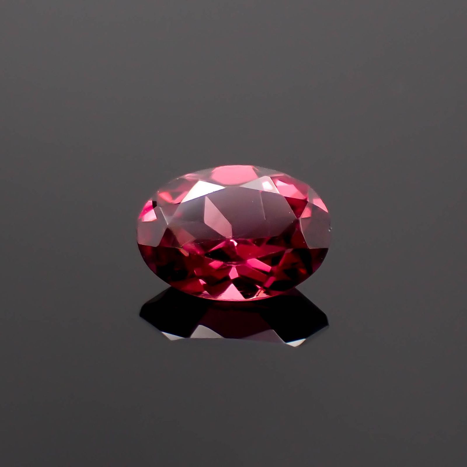 ロードライトガーネット(宝石名ロードライト・ガーネット)ブラジル産 0.92ct 識別済[221219568]7x5.1mm前後