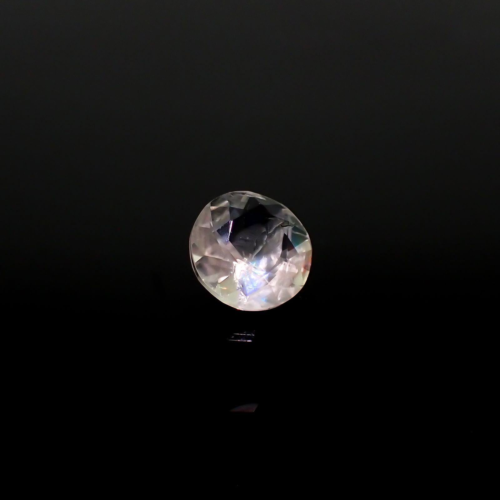 リューサイト 遊色効果あり(宝石名リューサイト)イタリア産 0.40ct 識別済[240527515]5.1x5.1mm前後